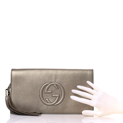 Gucci Metallic Pebbled Calfskin Medium Soho Clutch Golden Beige 3 of 10