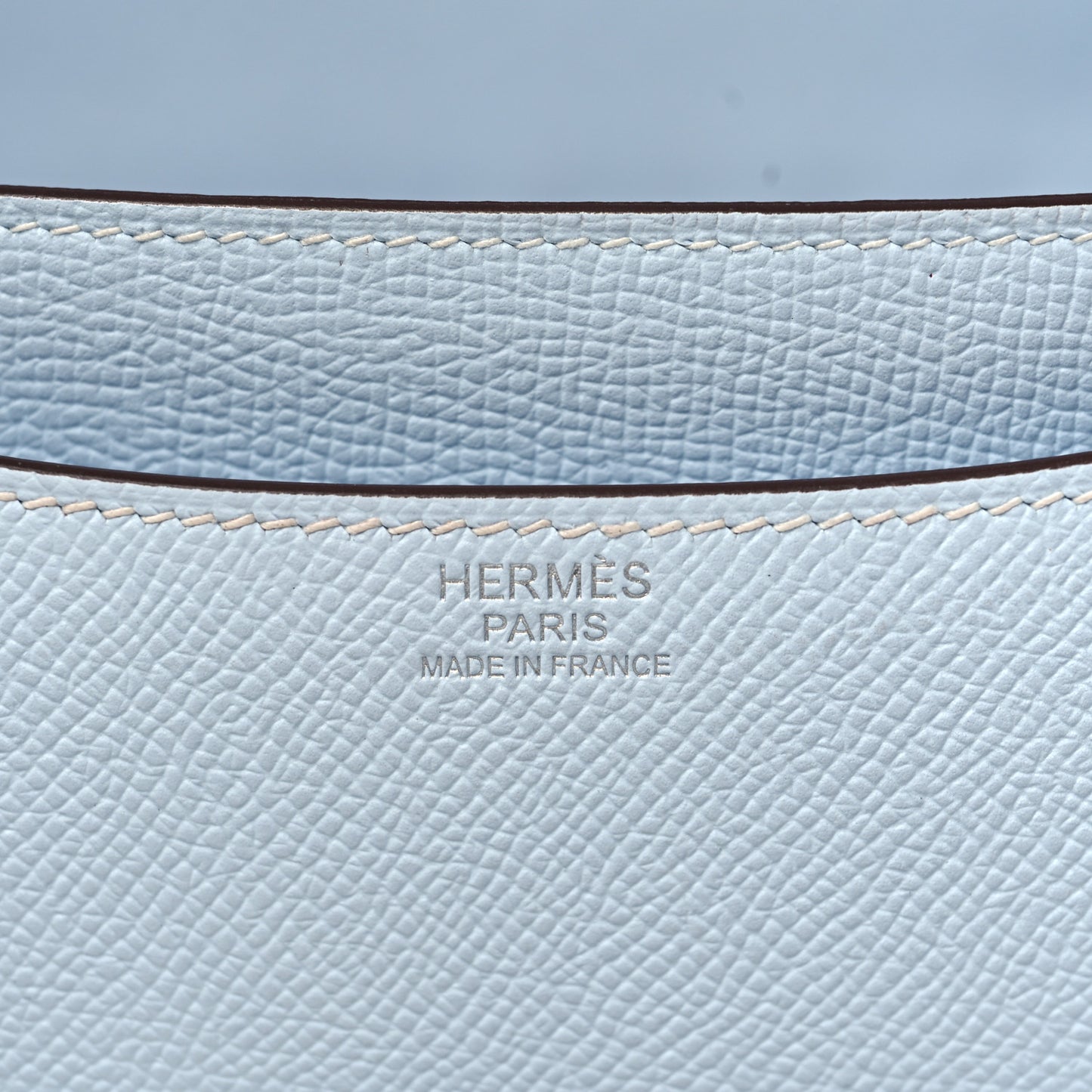 Epsom Constance 24 Bleu Brume