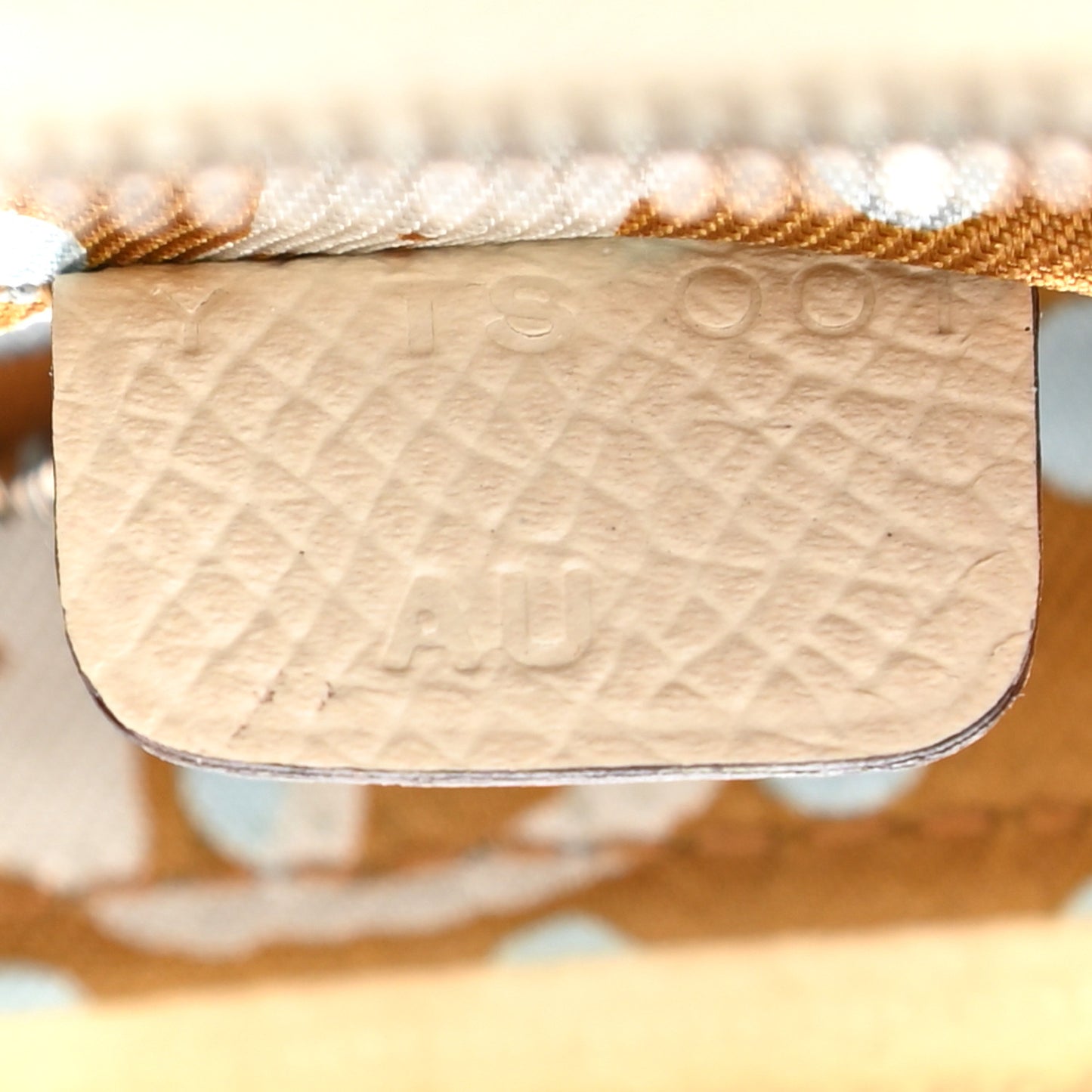 Epsom Silk'in Compact Wallet Nata