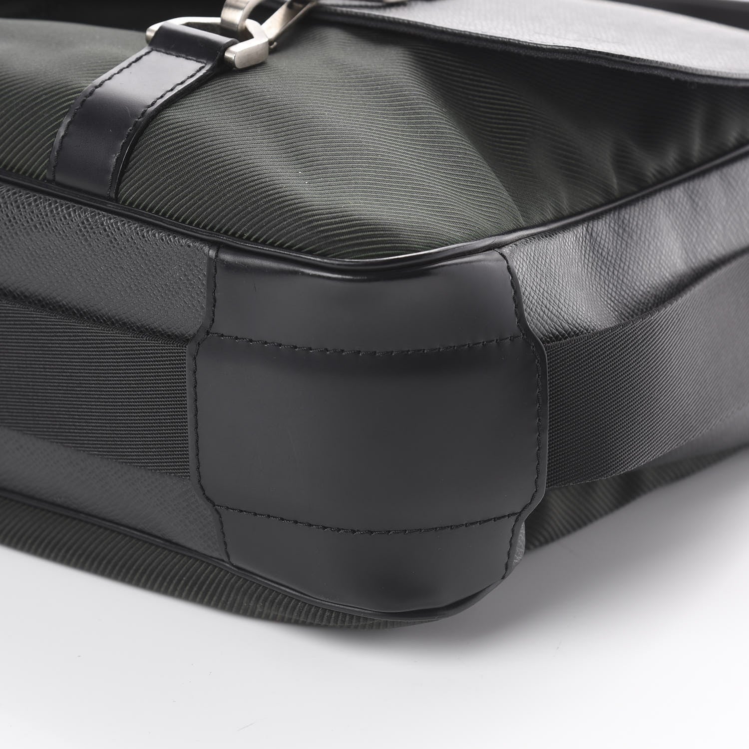 Louis Vuitton Taiga Dersou Messenger Bag Ardoise 6 of 8