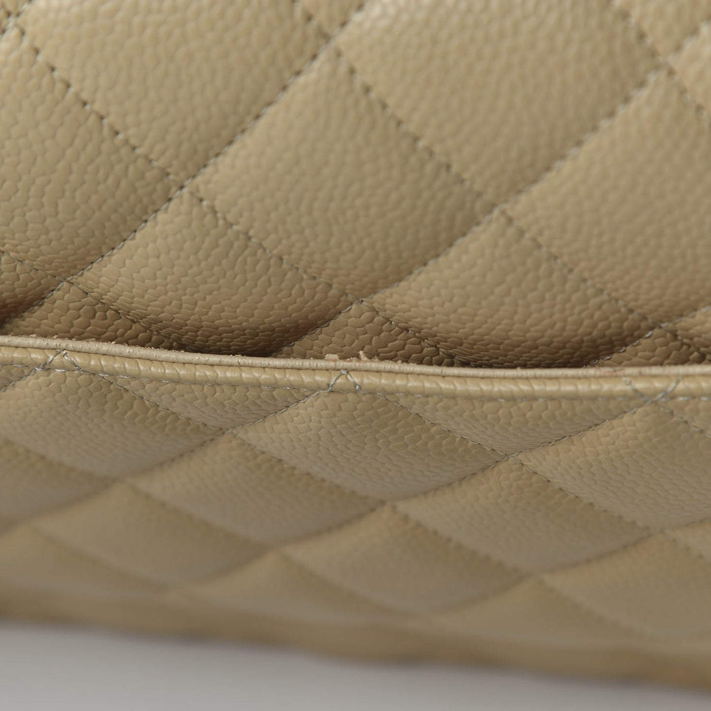 Caviar Quilted Jumbo Double Flap Beige Clair