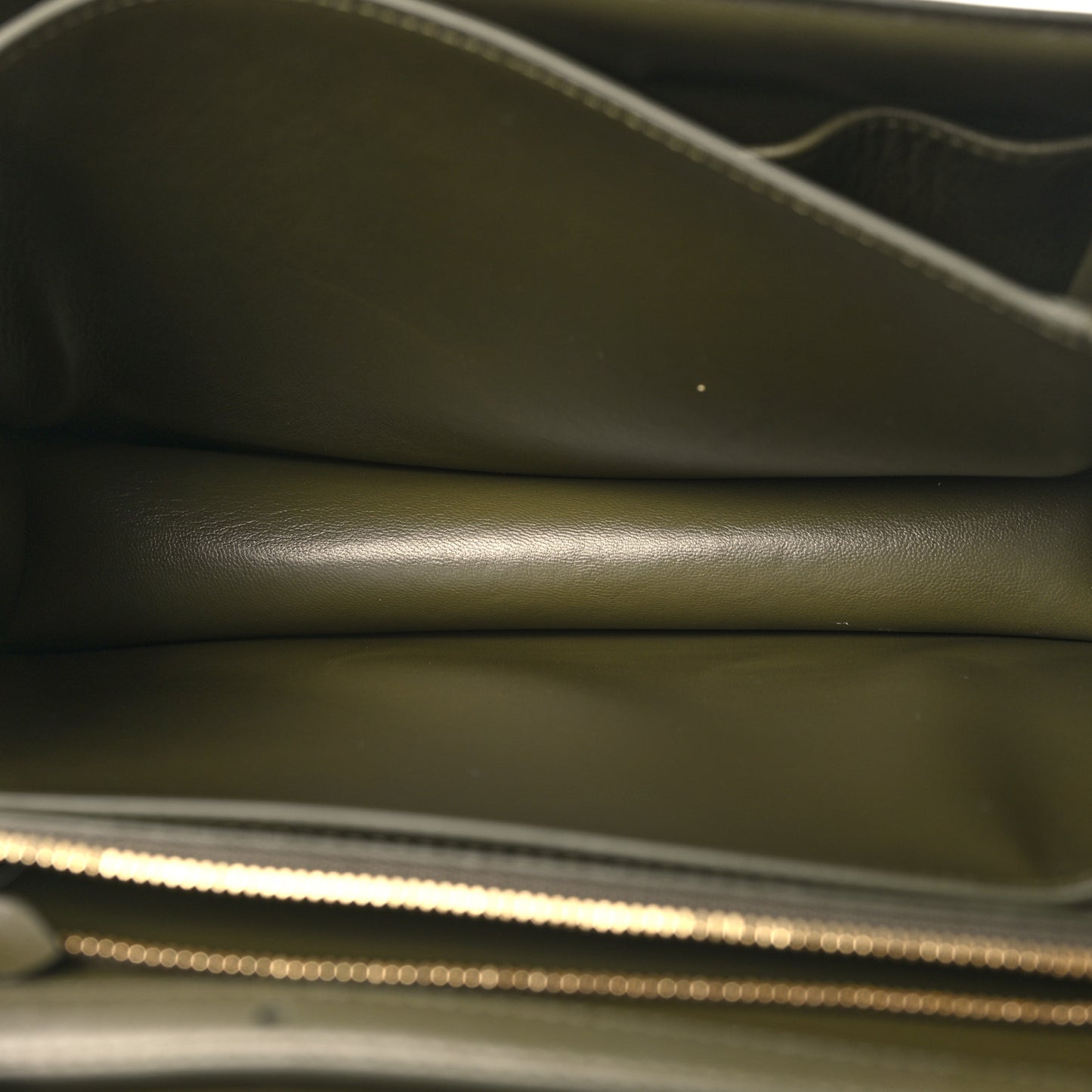 Box Calfskin Classic Box Medium Flap Bag Army Green