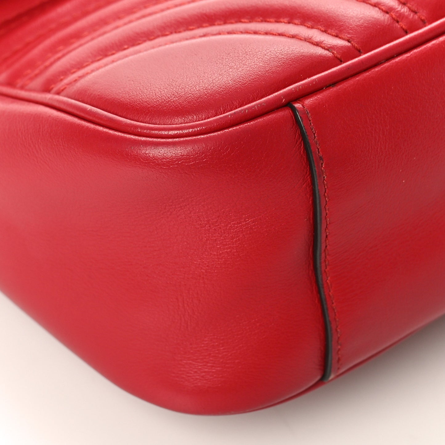 Calfskin Matelasse Small GG Marmont Shoulder Bag Hibiscus Red