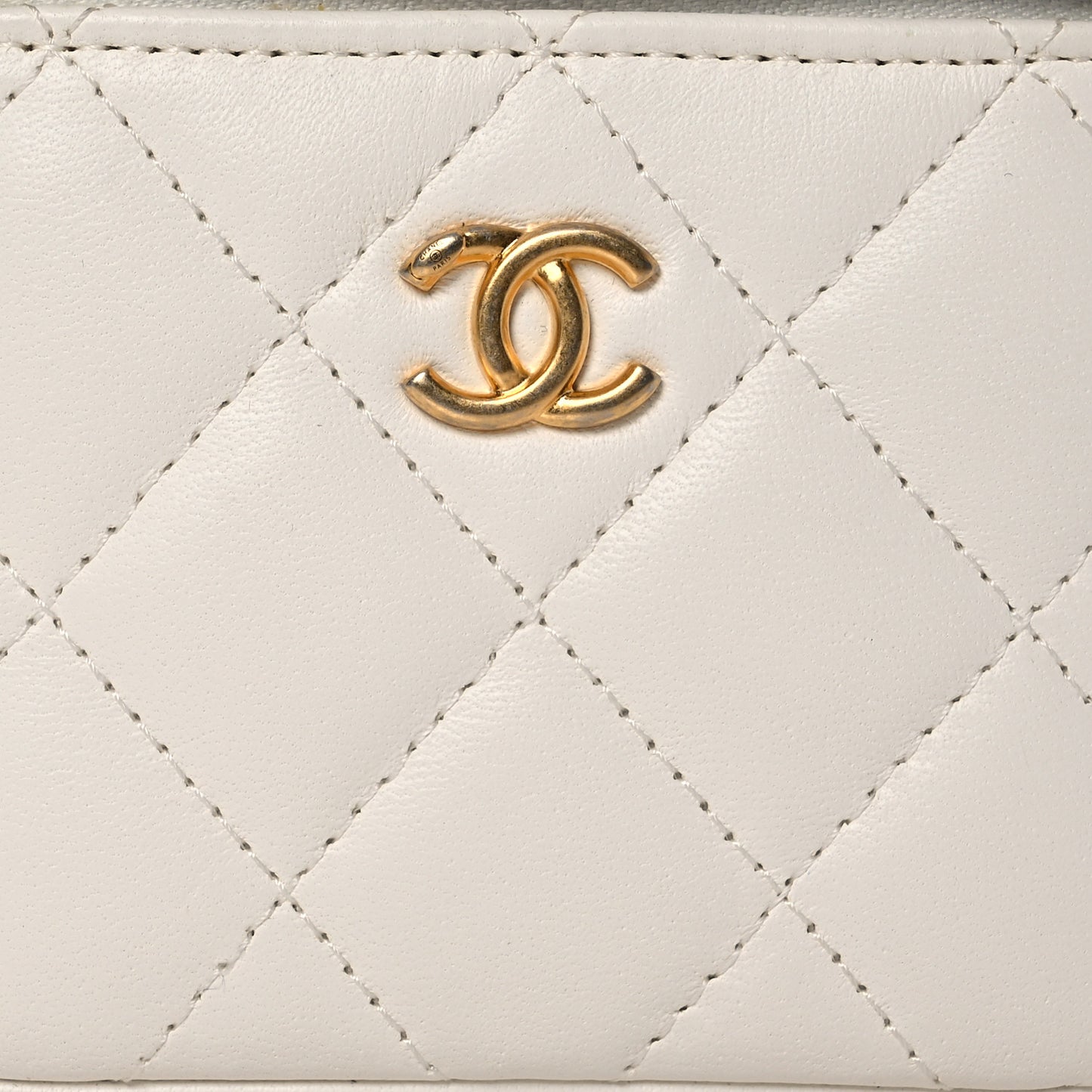 Lambskin Quilted Pearl Crush Mini Vanity Case With Chain White
