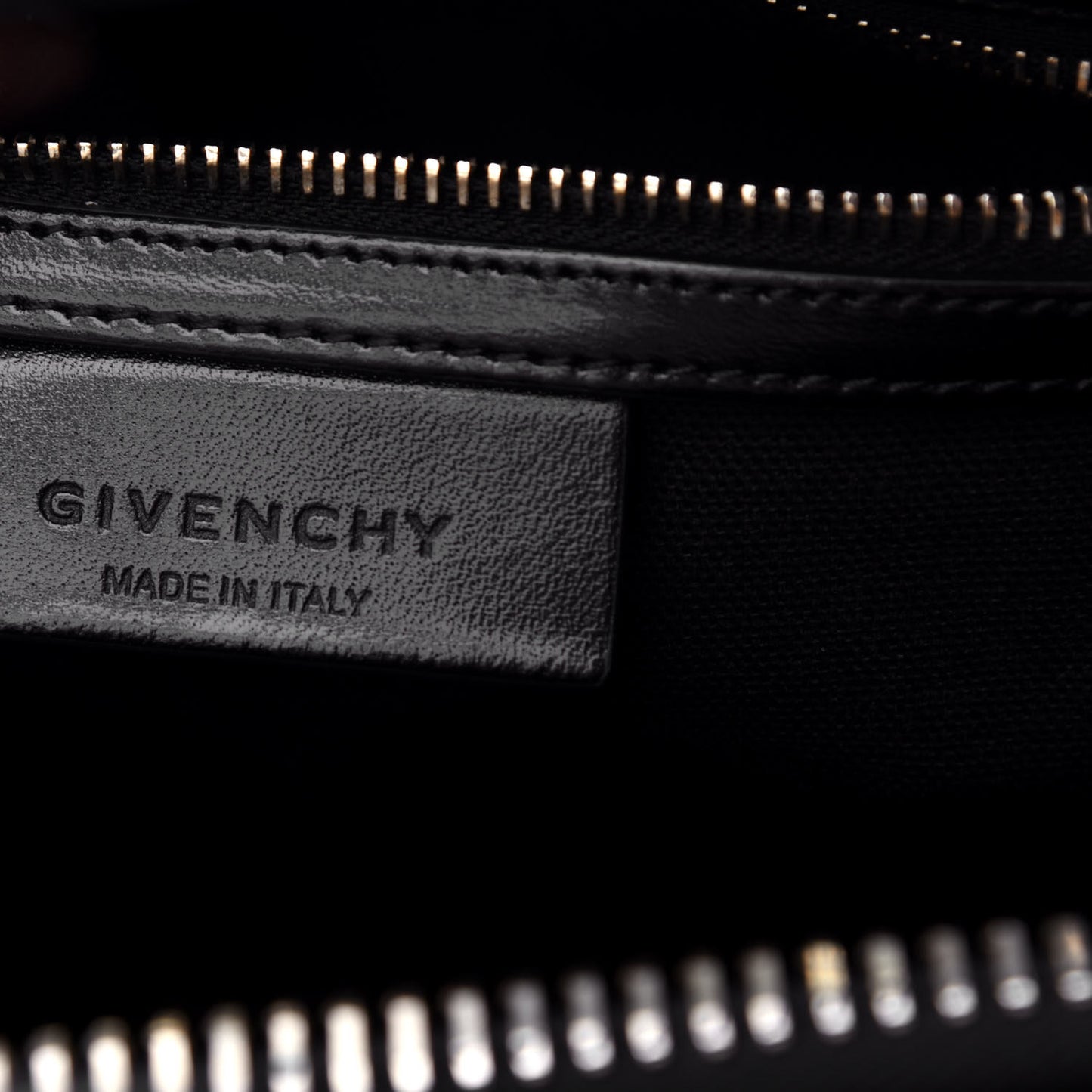 Shiny Lord Calfskin Medium Antigona Black