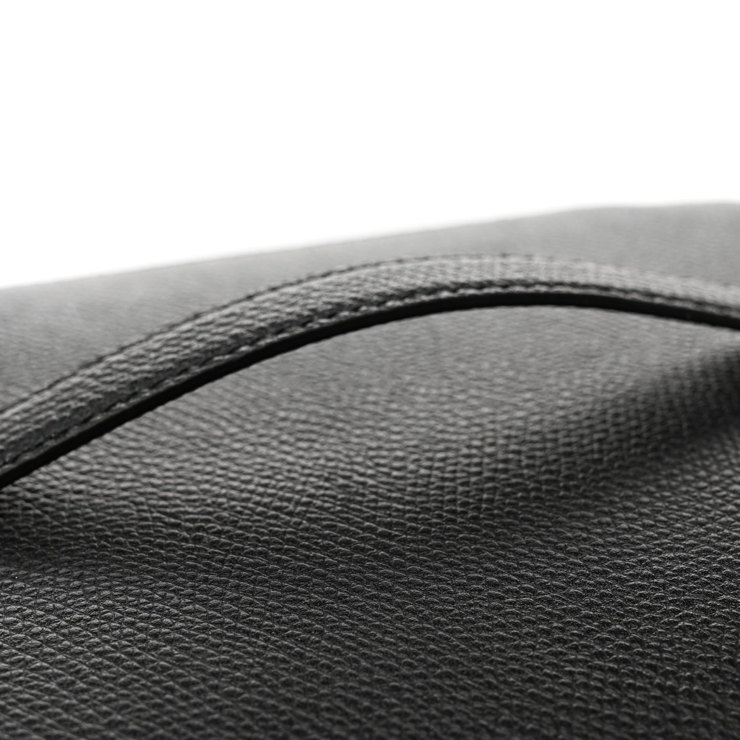 Grained Calfskin VLogo Signature Wash Bag Black