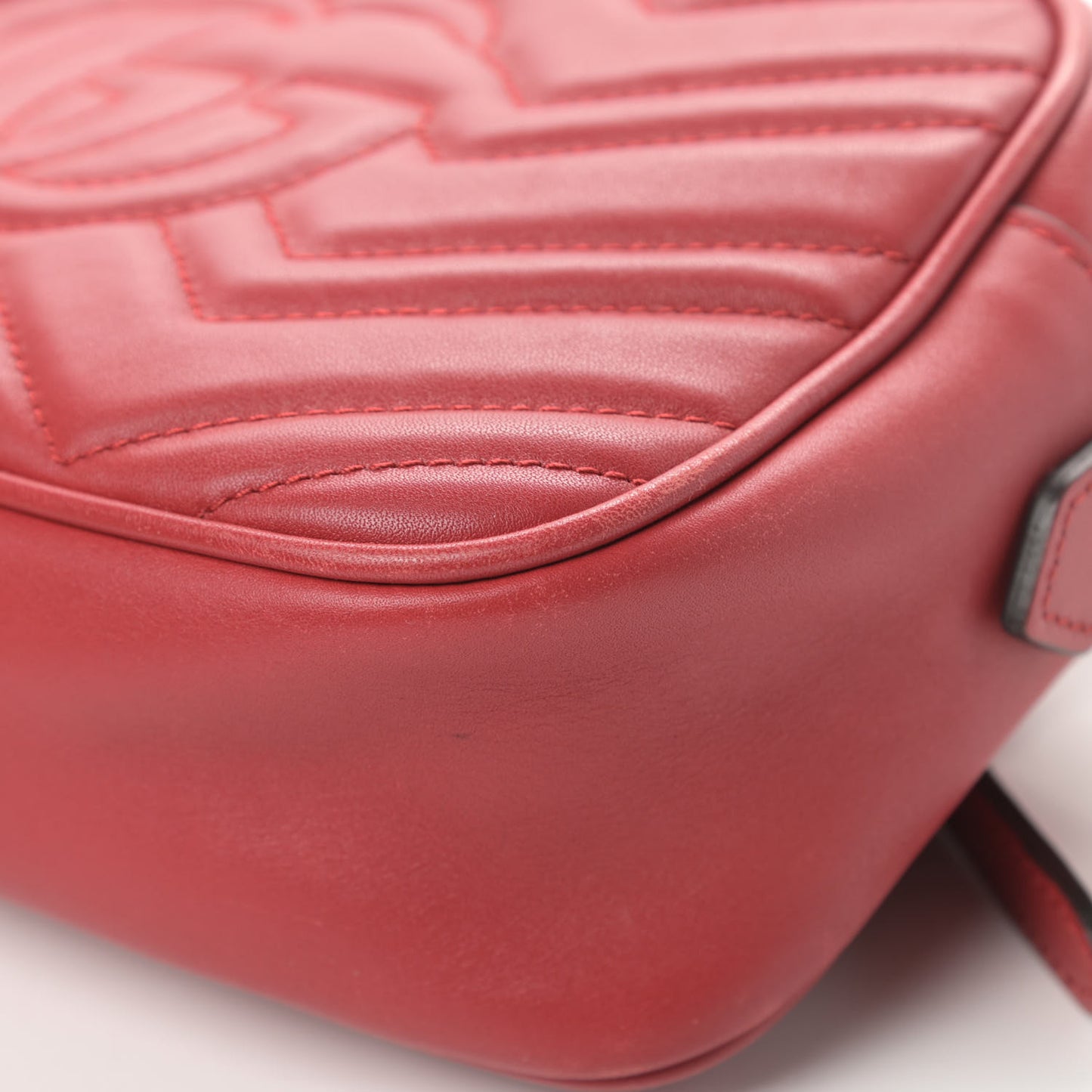 Calfskin Matelasse Small GG Marmont Chain Shoulder Bag Hibiscus Red