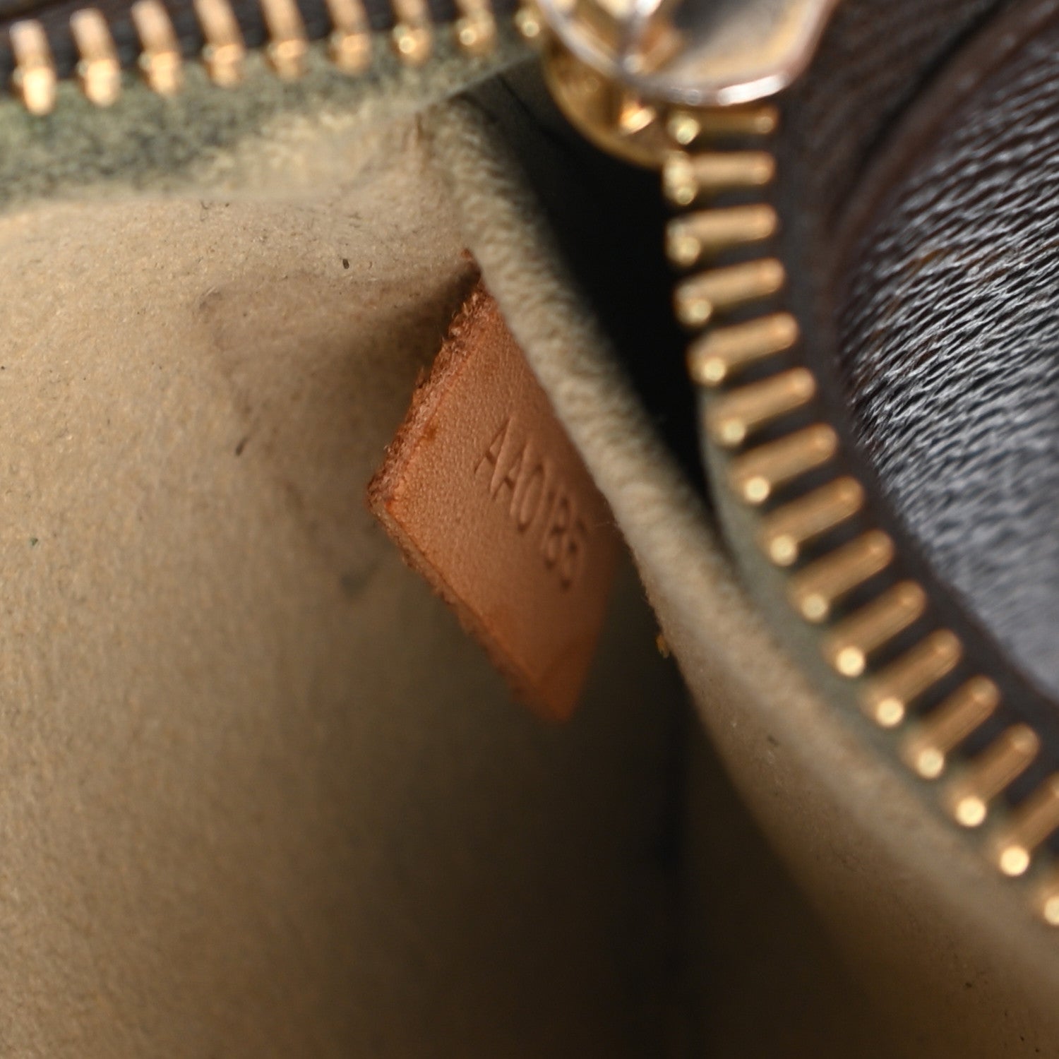 Louis Vuitton Monogram Pochette Milla MM 7 of 9