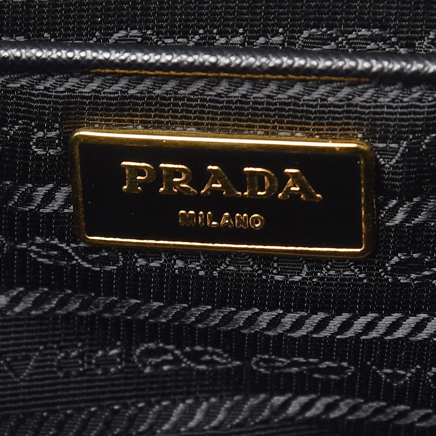Saffiano Medium Galleria Double Zip Tote Black