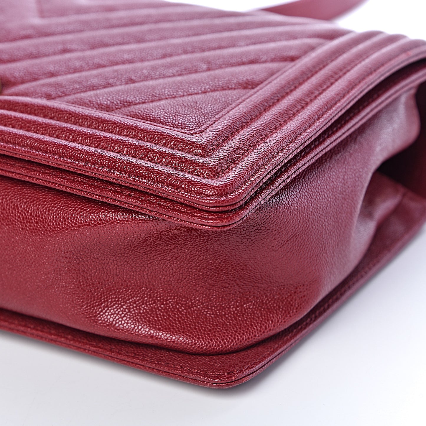 Caviar Chevron Quilted New Medium Boy Flap Red