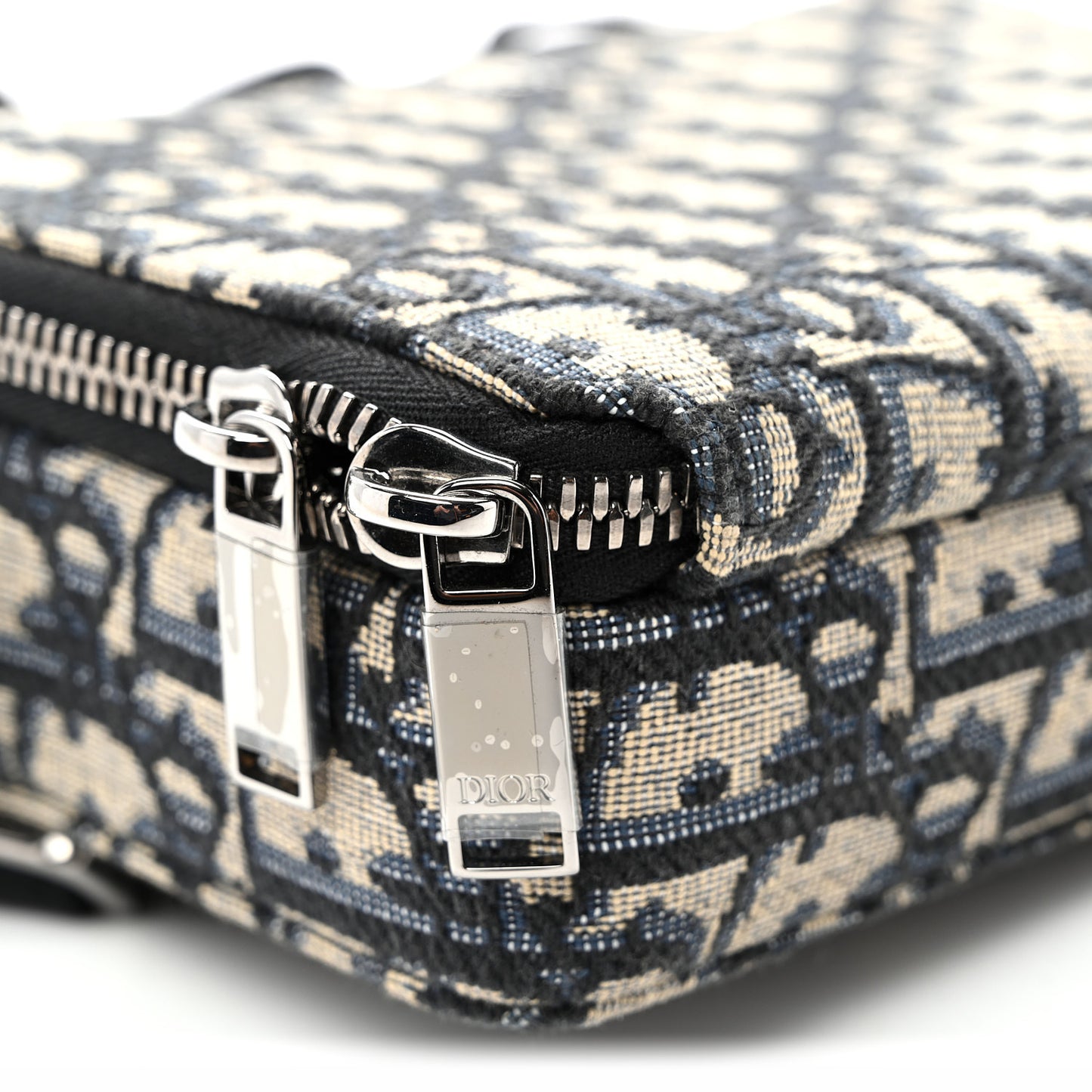 Oblique Messenger Pouch Black