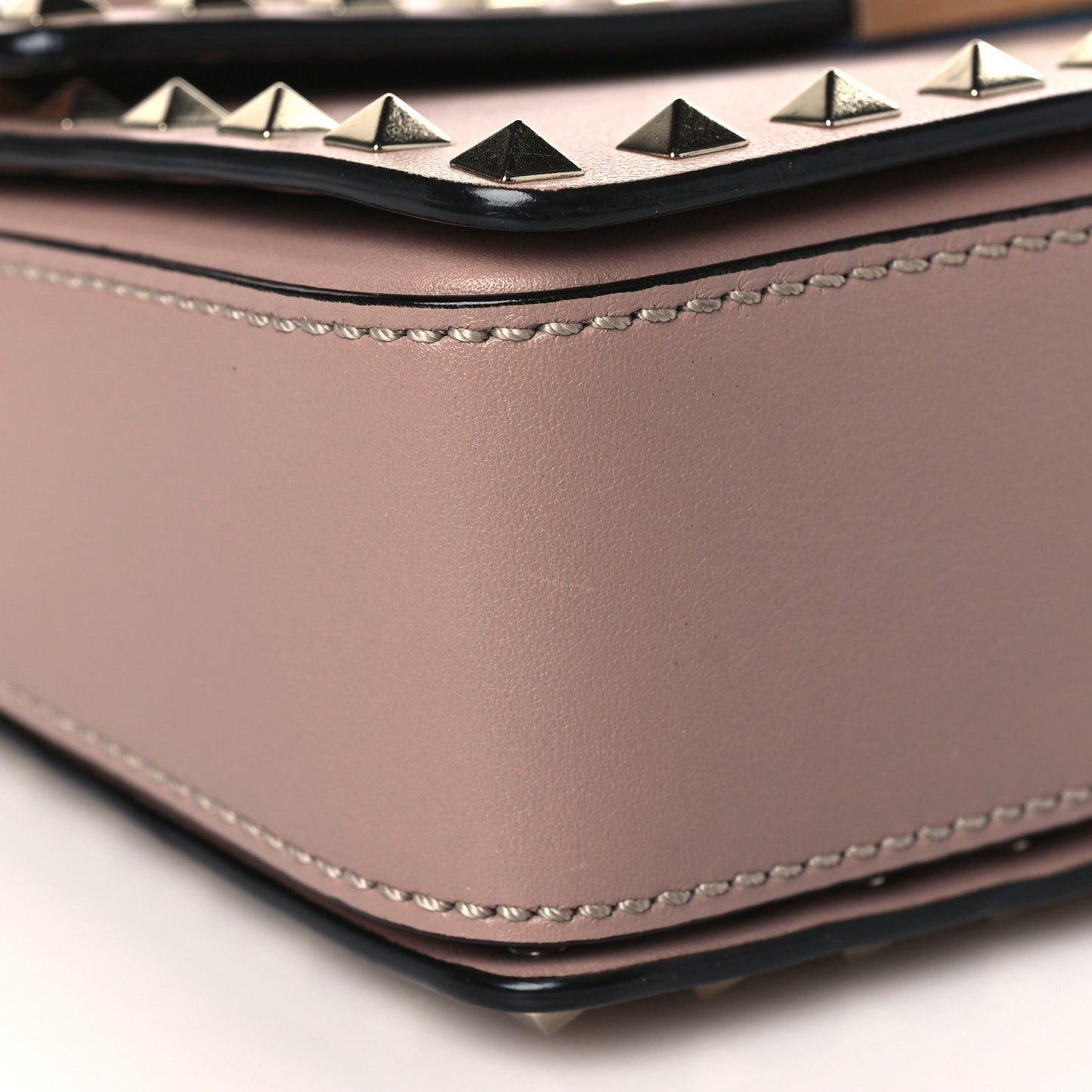 Vitello Rockstud Flip Lock Chain Crossbody Bag Poudre