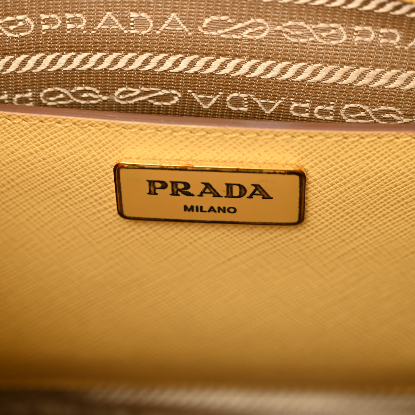 Saffiano Lux Medium Promenade Tote Caramel Ginestra