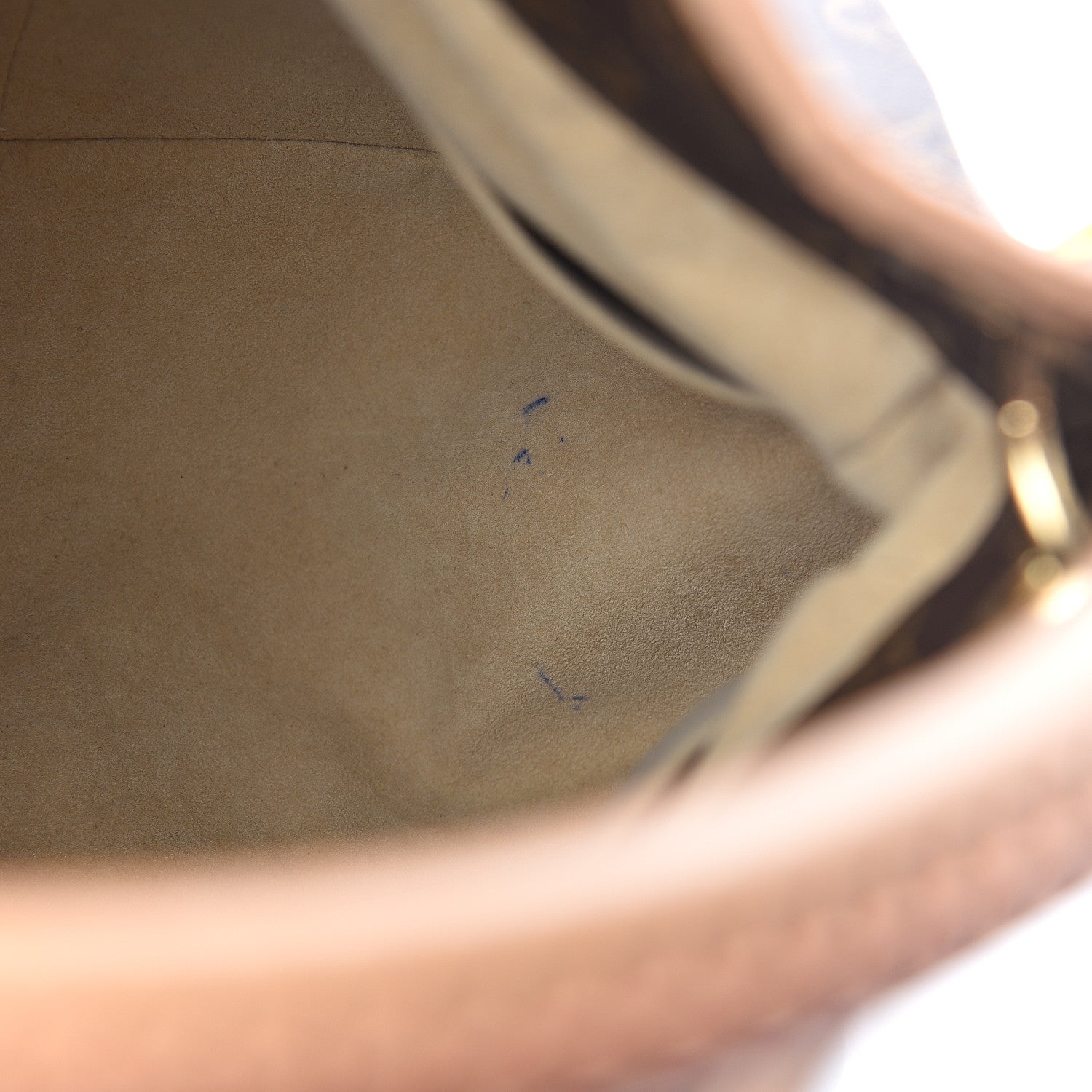 Louis Vuitton Monogram Artsy MM 5 of 9