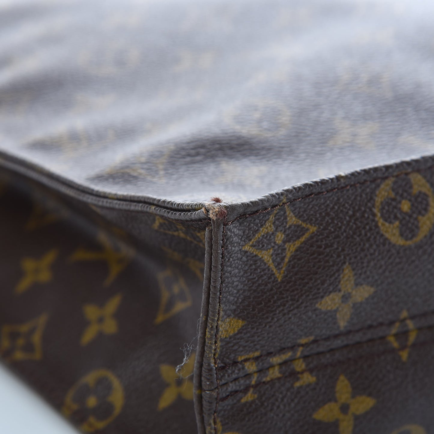 Monogram Sac Plat