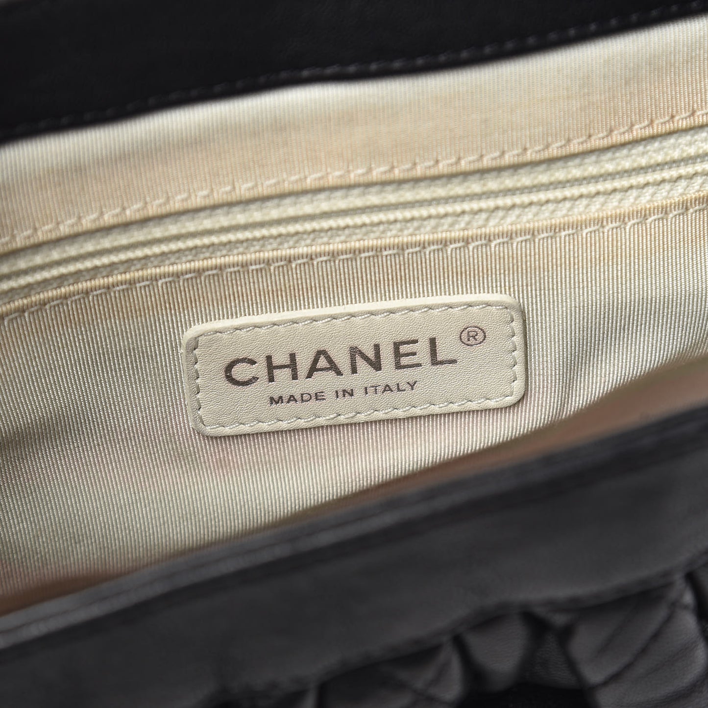 Washed Lambskin Quilted Medium Chain Around Messenger Black