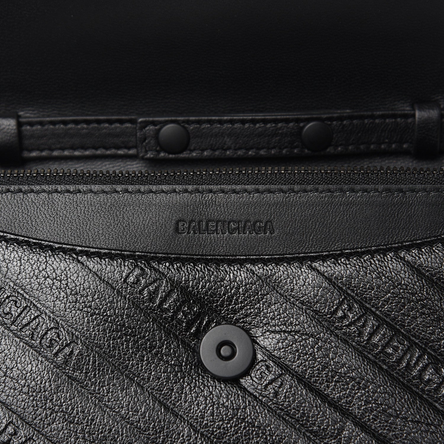 Balenciaga Shiny Goatskin Logo Embossed Monochrome BB Wallet On Chain Black 6 of 7