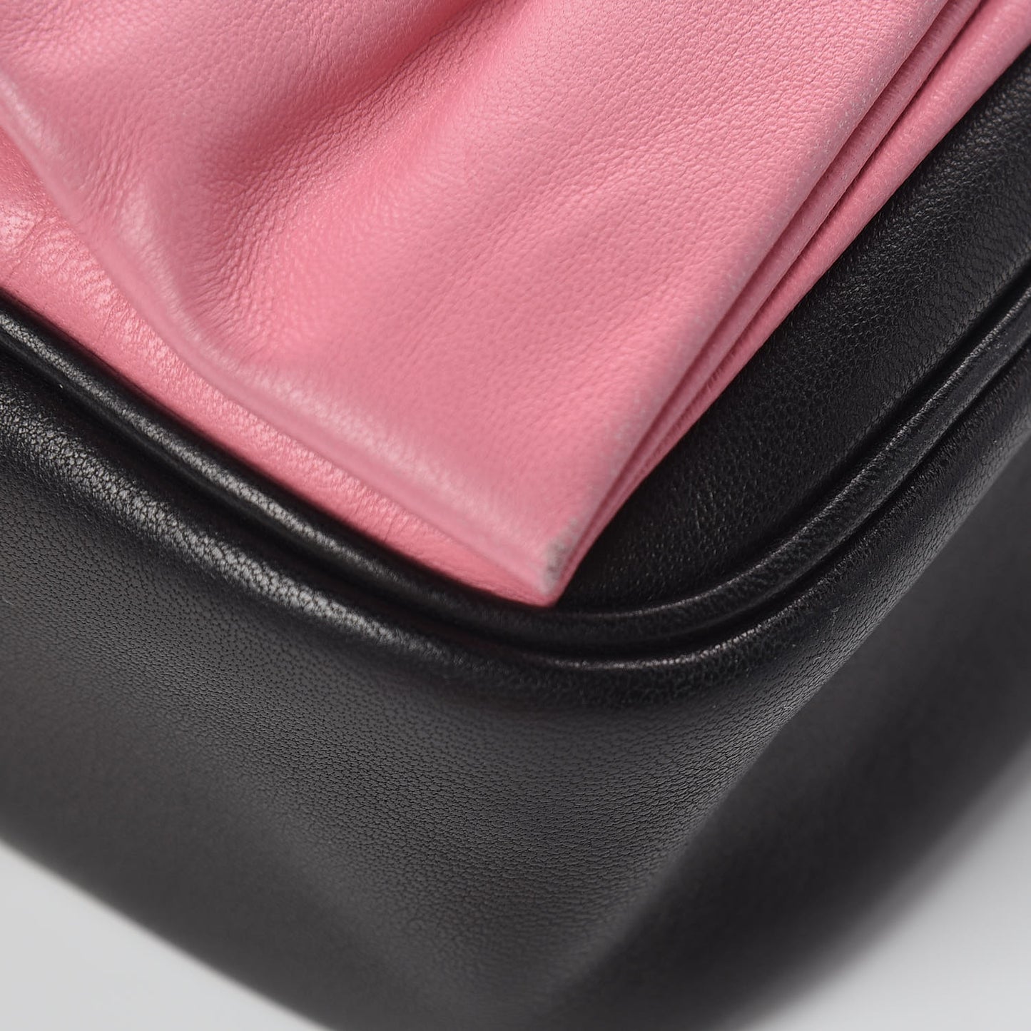 Nappa Zippers Bow Clutch Black Geranio