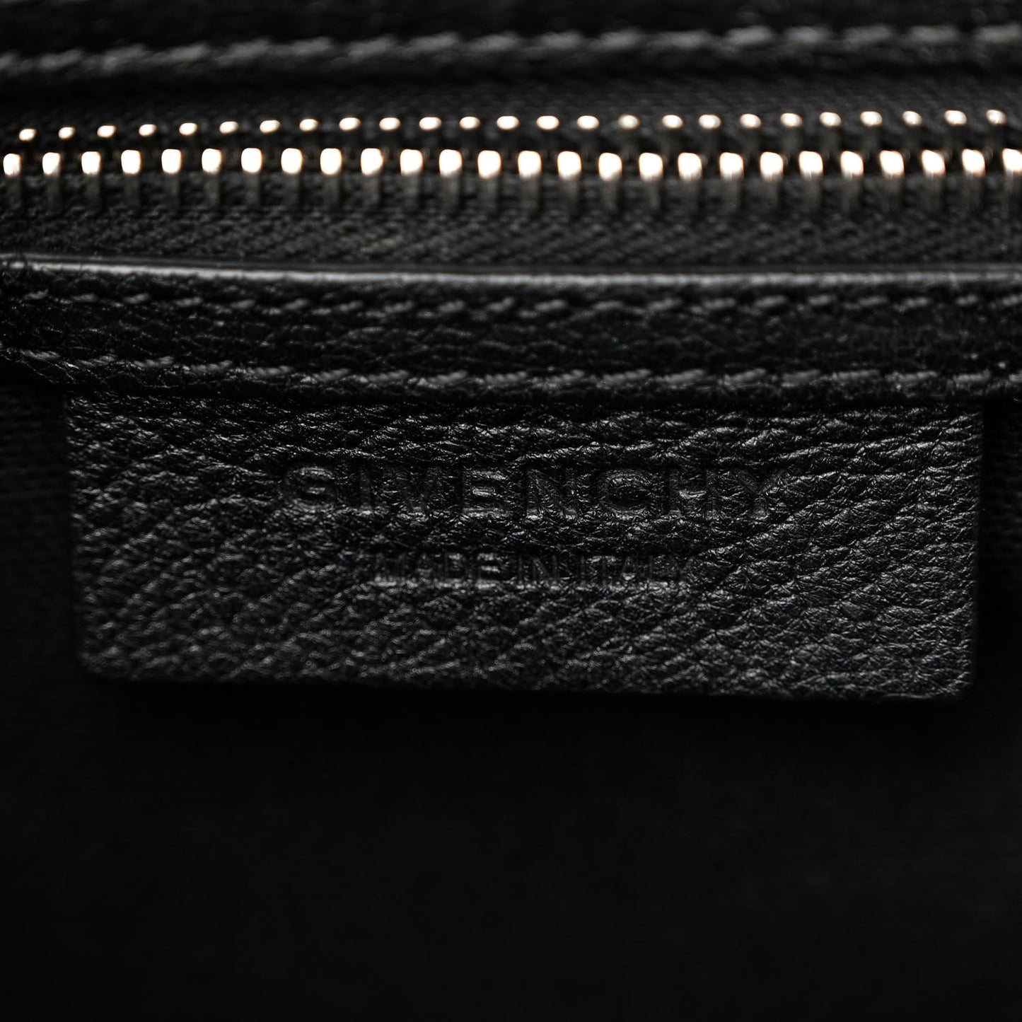 Sugar Goatskin Medium Antigona Black