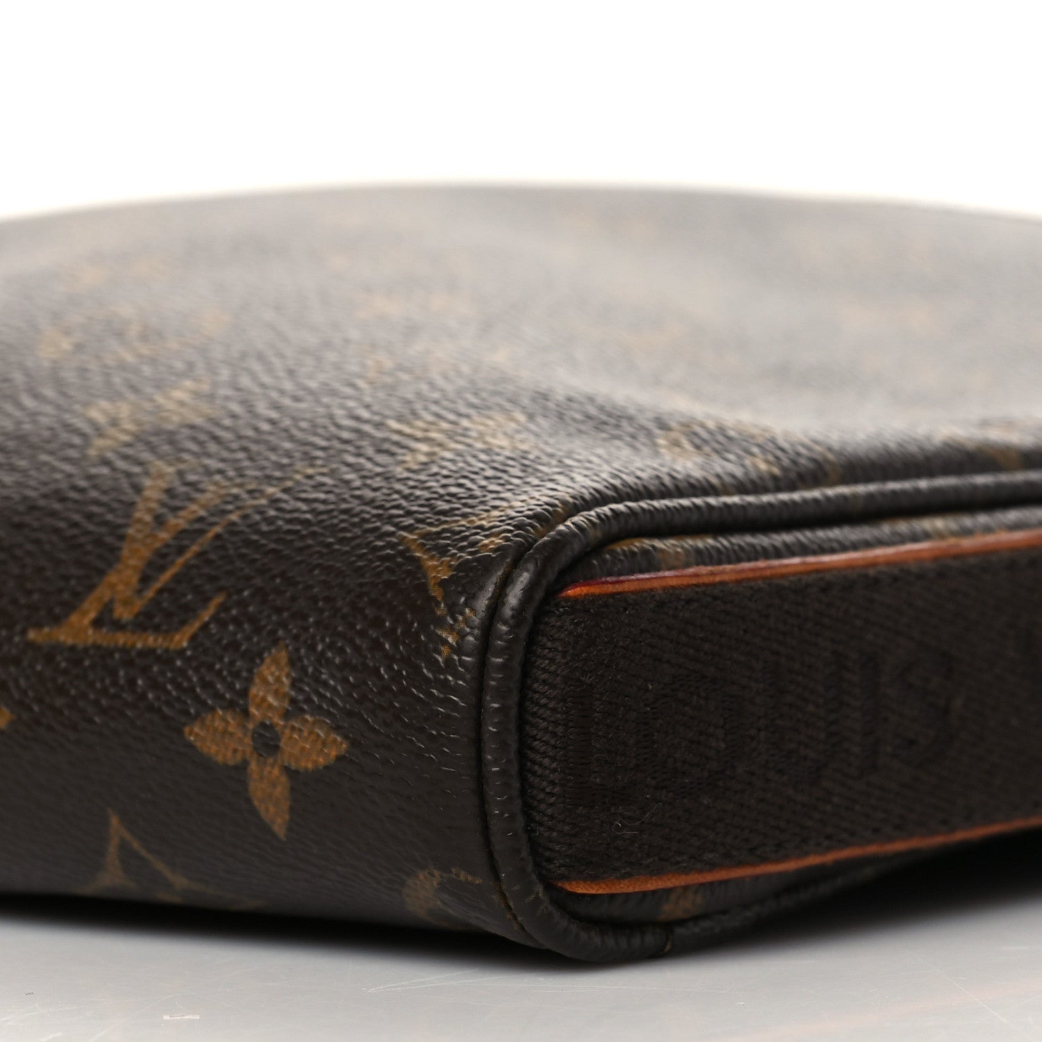 Louis Vuitton Monogram Trotteur Beaubourg 8 of 12
