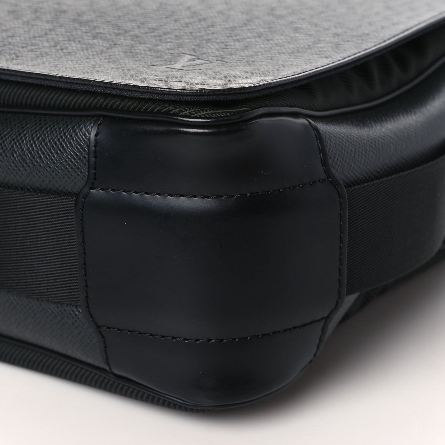 Taiga Viktor Messenger Bag Ardoise