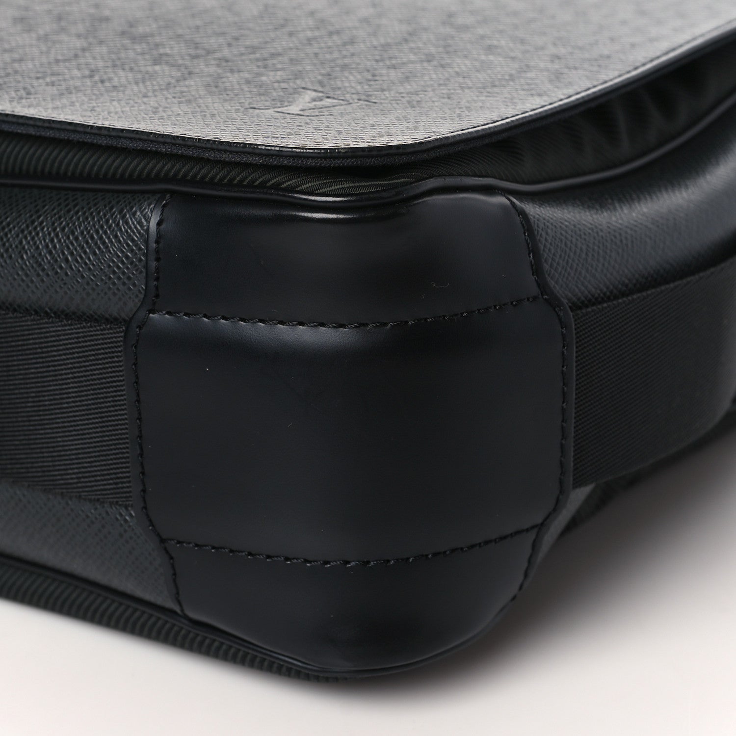 Louis Vuitton Taiga Viktor Messenger Bag Ardoise 7 of 7