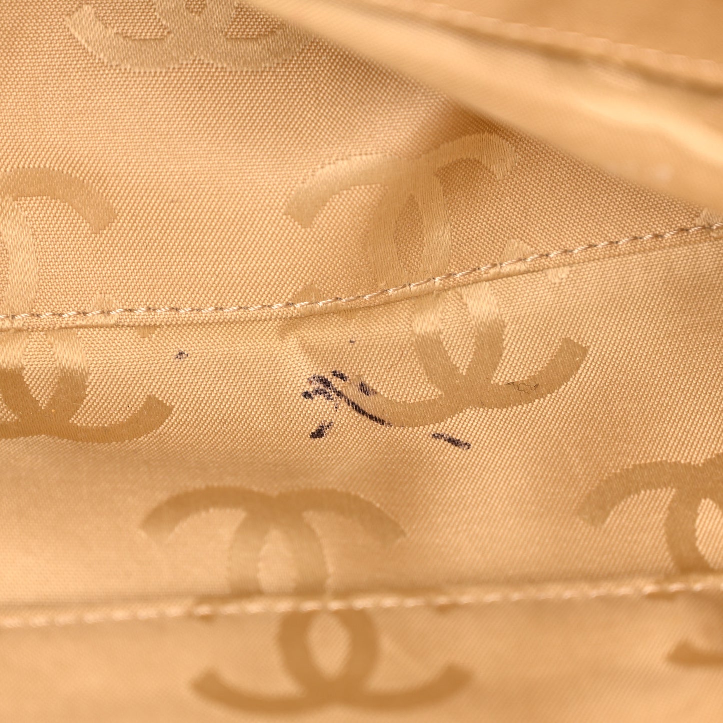 Caviar CC Stitched Medium Tote Beige