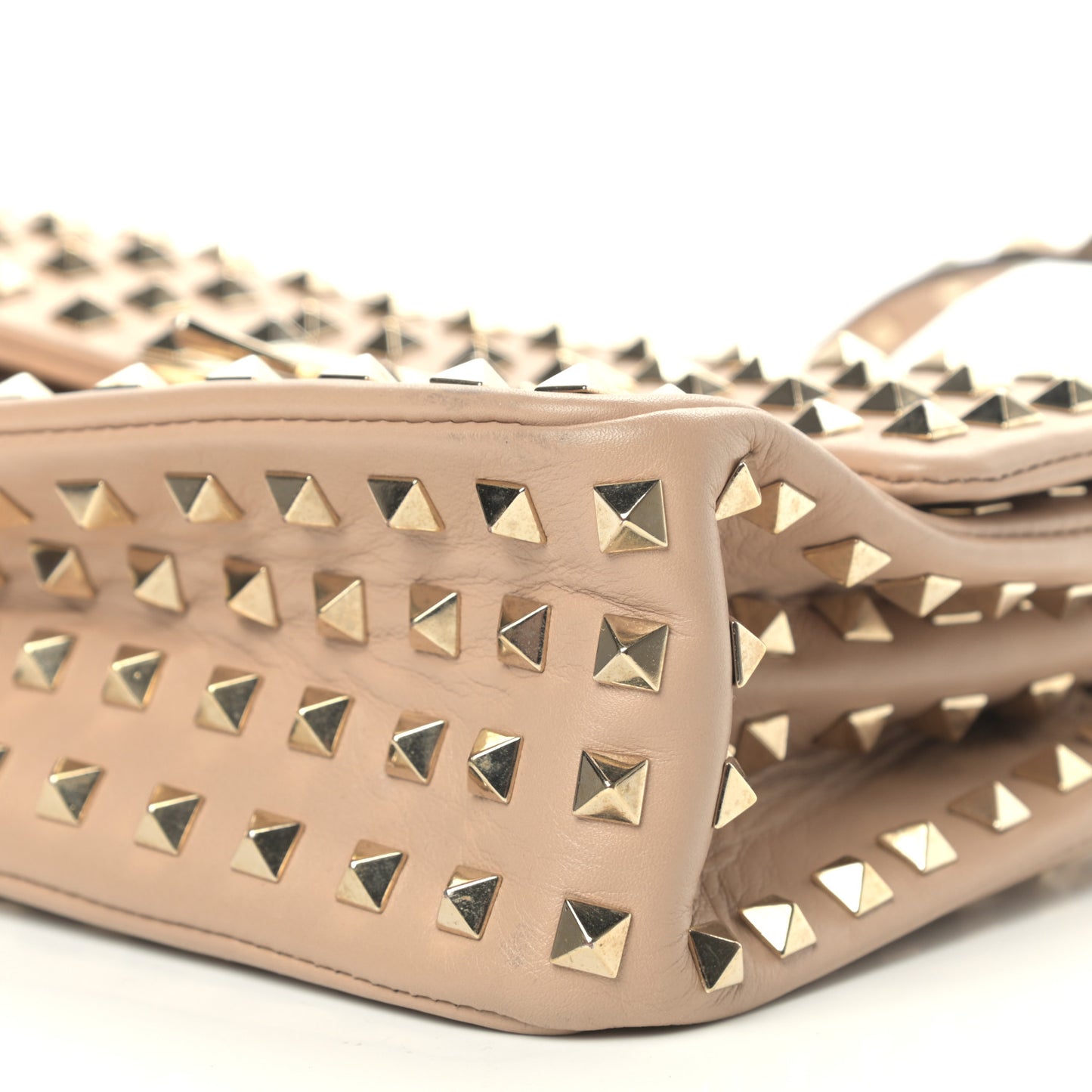 Vitello Medium Rockstud All Over Shoulder Bag Beige
