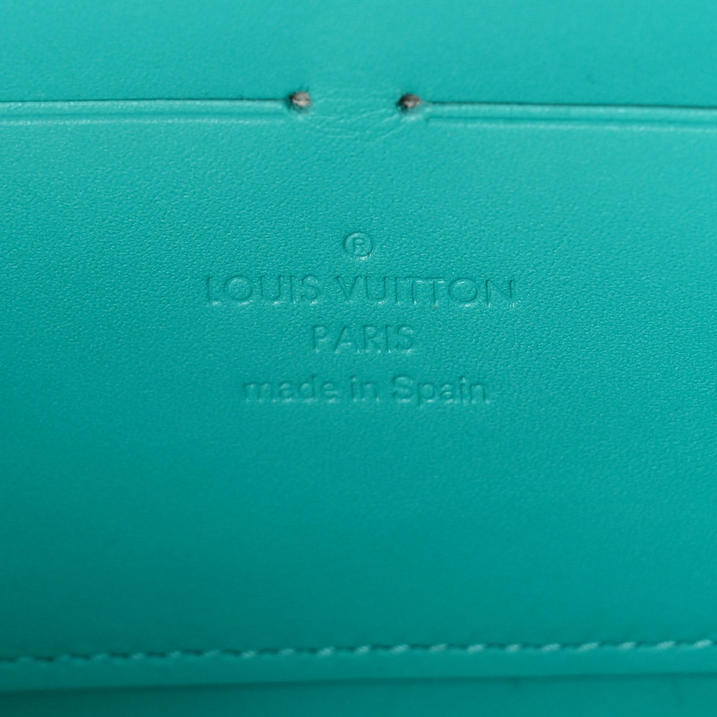 LOUIS VUITTON Vernis Zippy Wallet Bleu Lagon