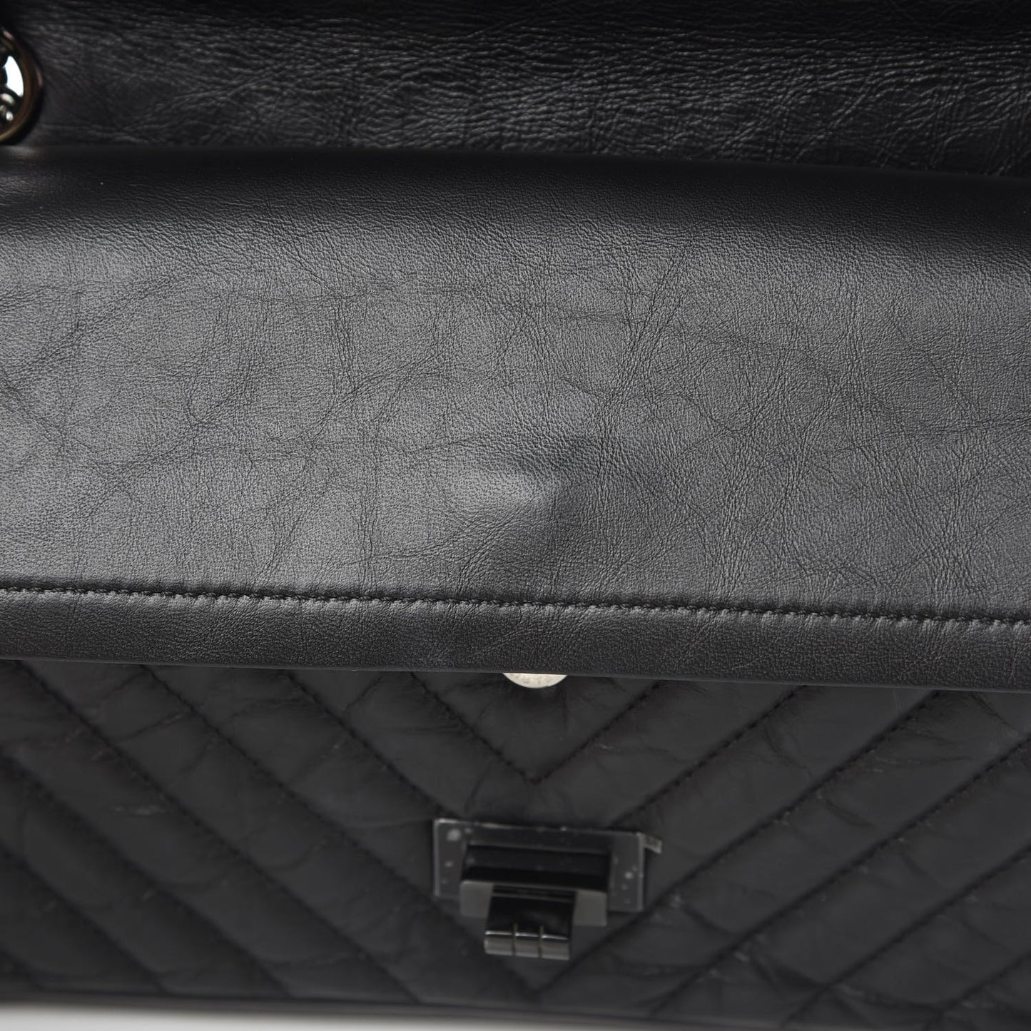 Aged Calfskin Chevron Quilted 2.55 Reissue 225 Flap So Black