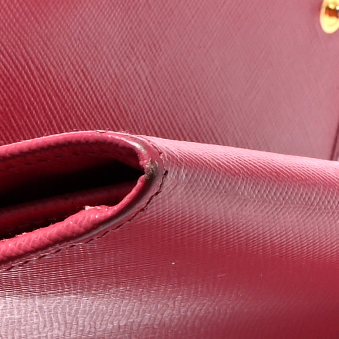 Saffiano Metal Oro Chain Wallet Peonia