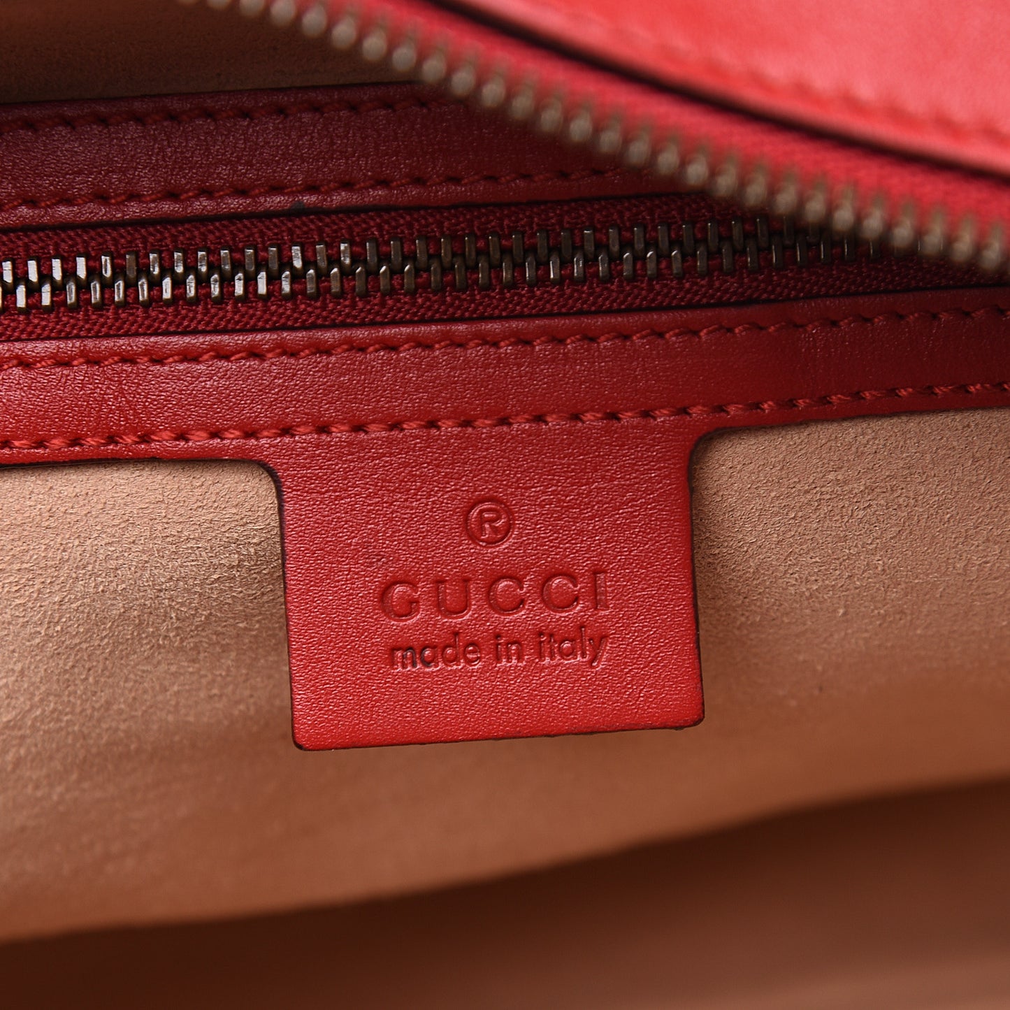 Calfskin Matelasse Medium GG Marmont Chain Shoulder Bag Hibiscus Red