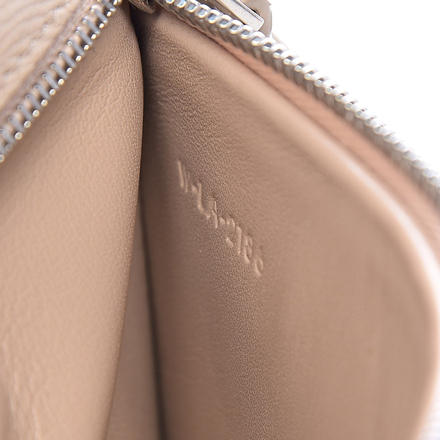 Grained Calfskin Medium Trotteur Light Taupe