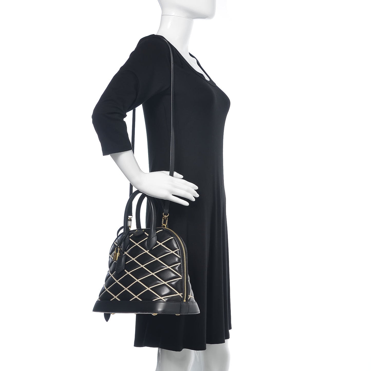 Lambskin Malletage Alma PM Black