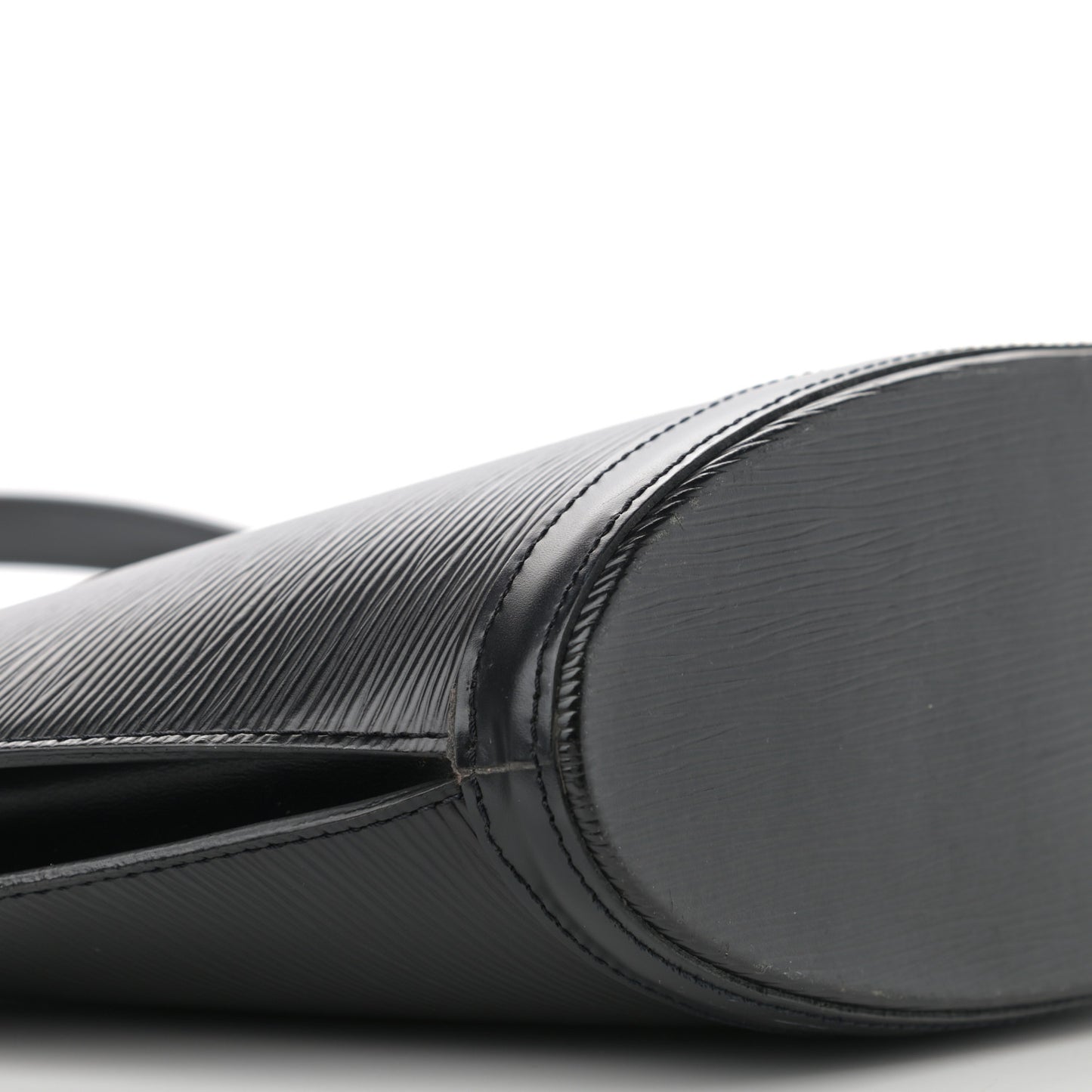 Epi Saint Jacques PM Long Straps Black