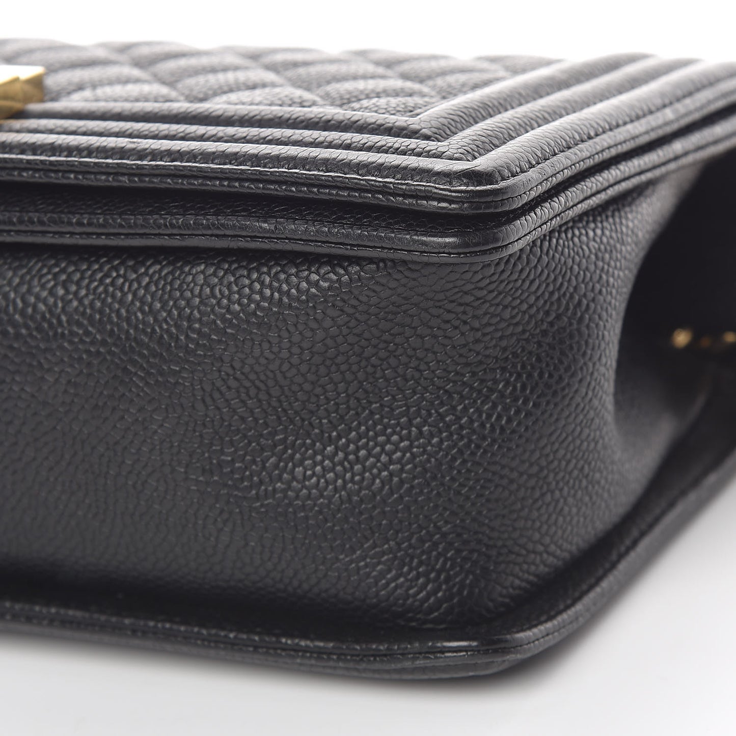 Caviar Quilted Medium Boy Flap Black