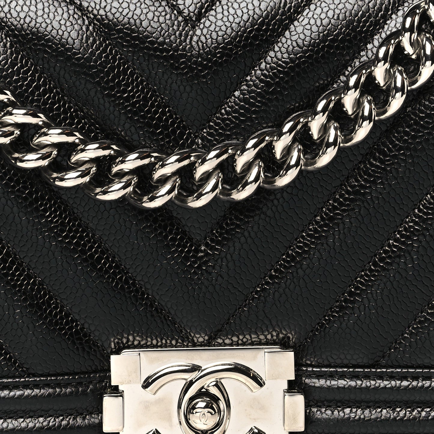 Caviar Chevron Quilted Medium Boy Flap Black