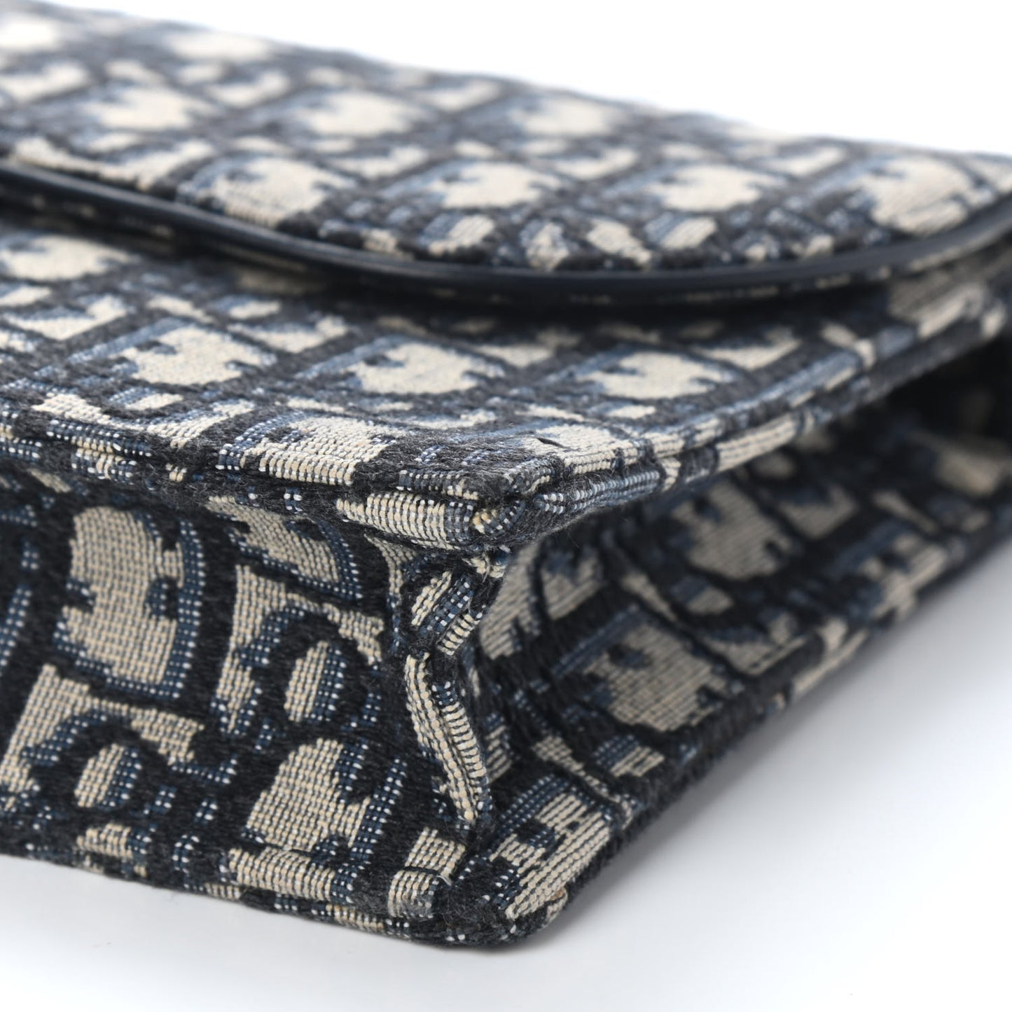 Oblique Saddle Chain Pouch Blue