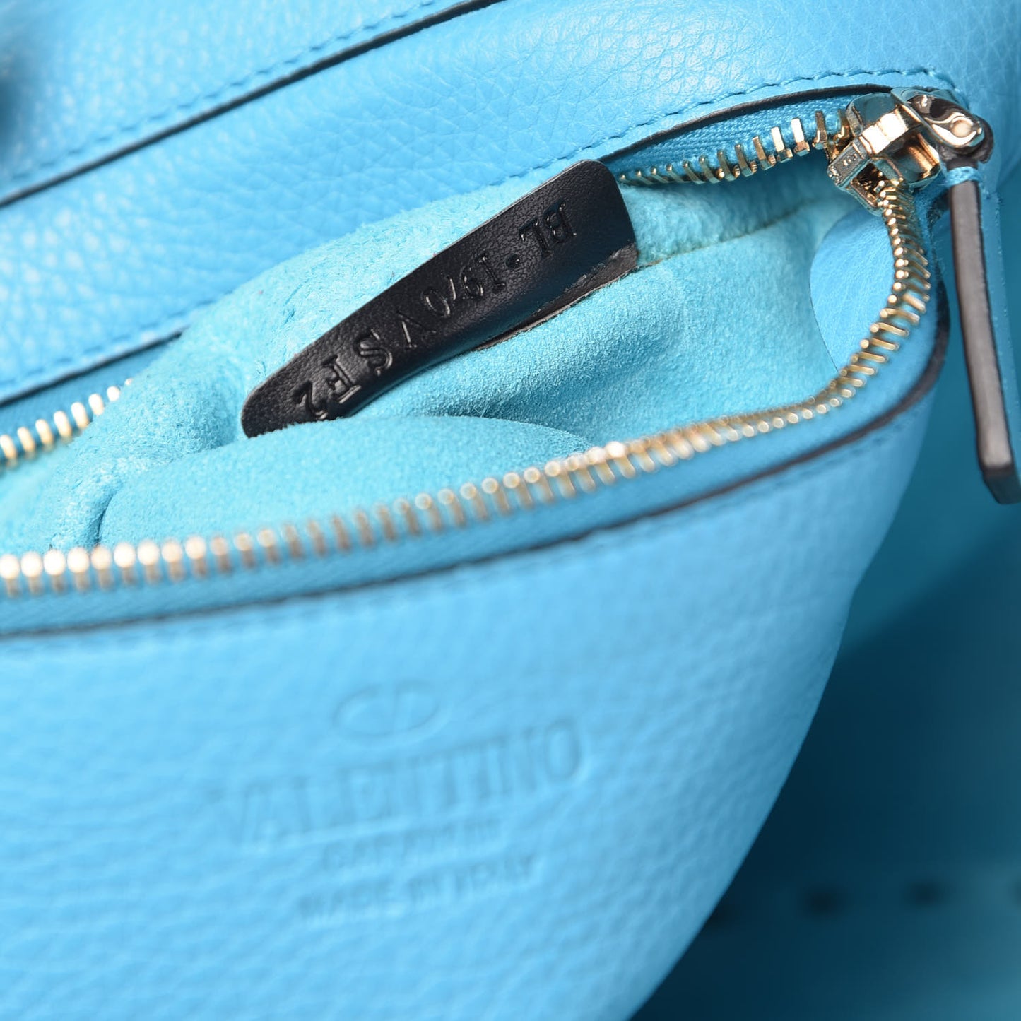 Pebbled Calfskin Medium Rockstud Tote Parrot