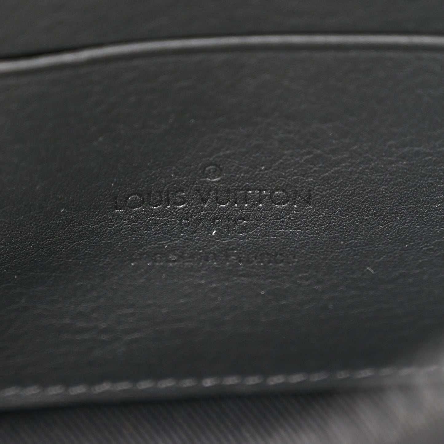 Calfskin Aerogram Alpha Wearable Wallet Black