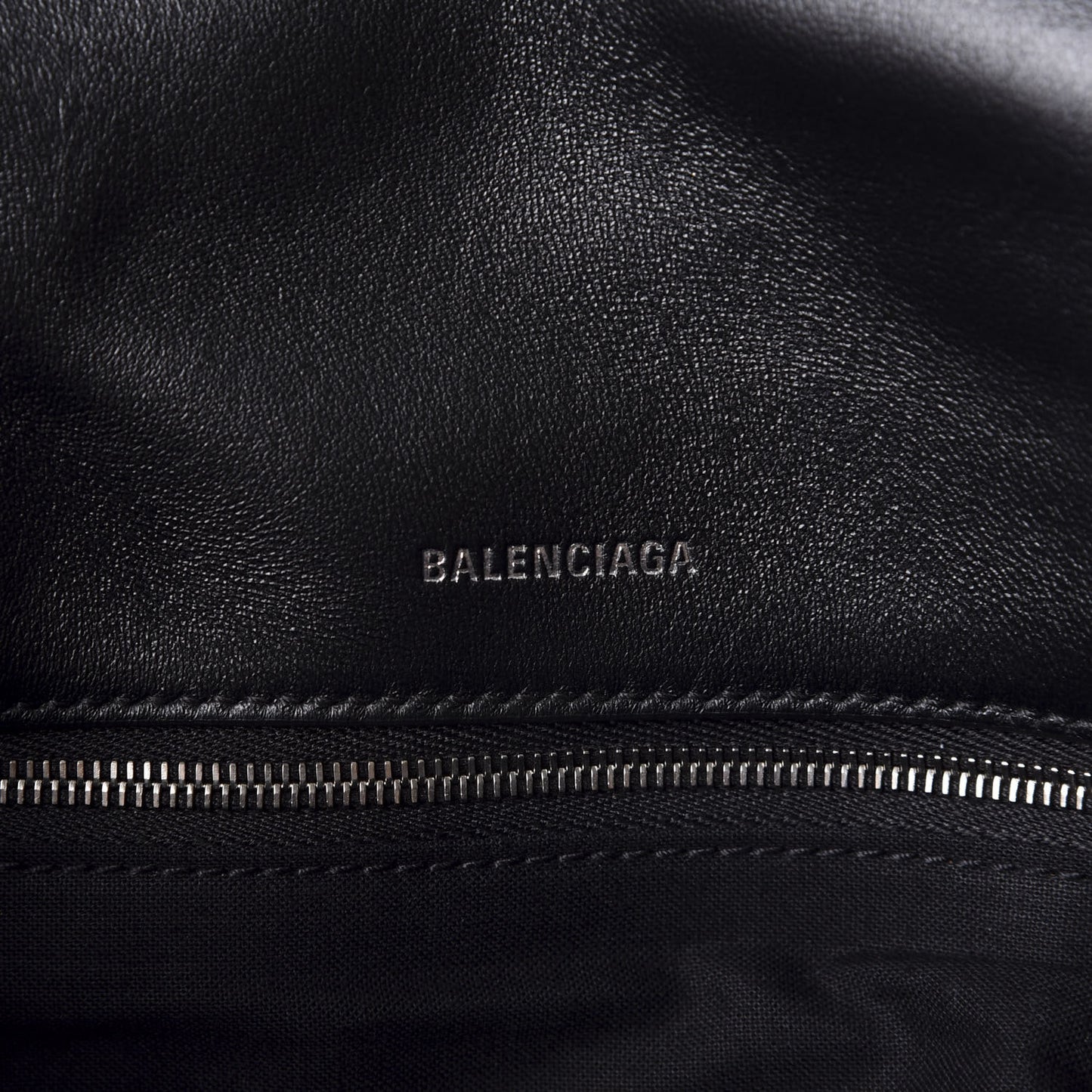 Nappa Calfskin Quilted Touch B Puffy Clutch Black