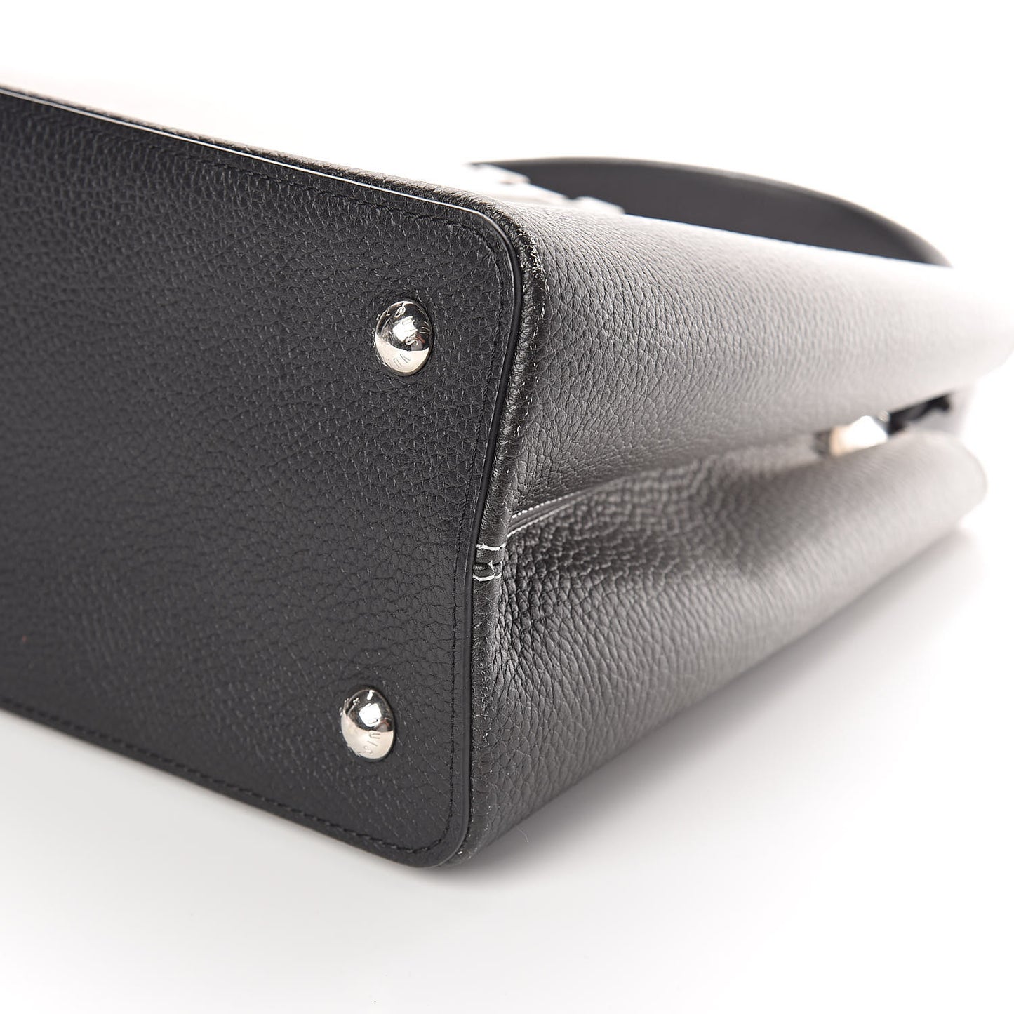 Taurillon Capucines MM Cloudy Black