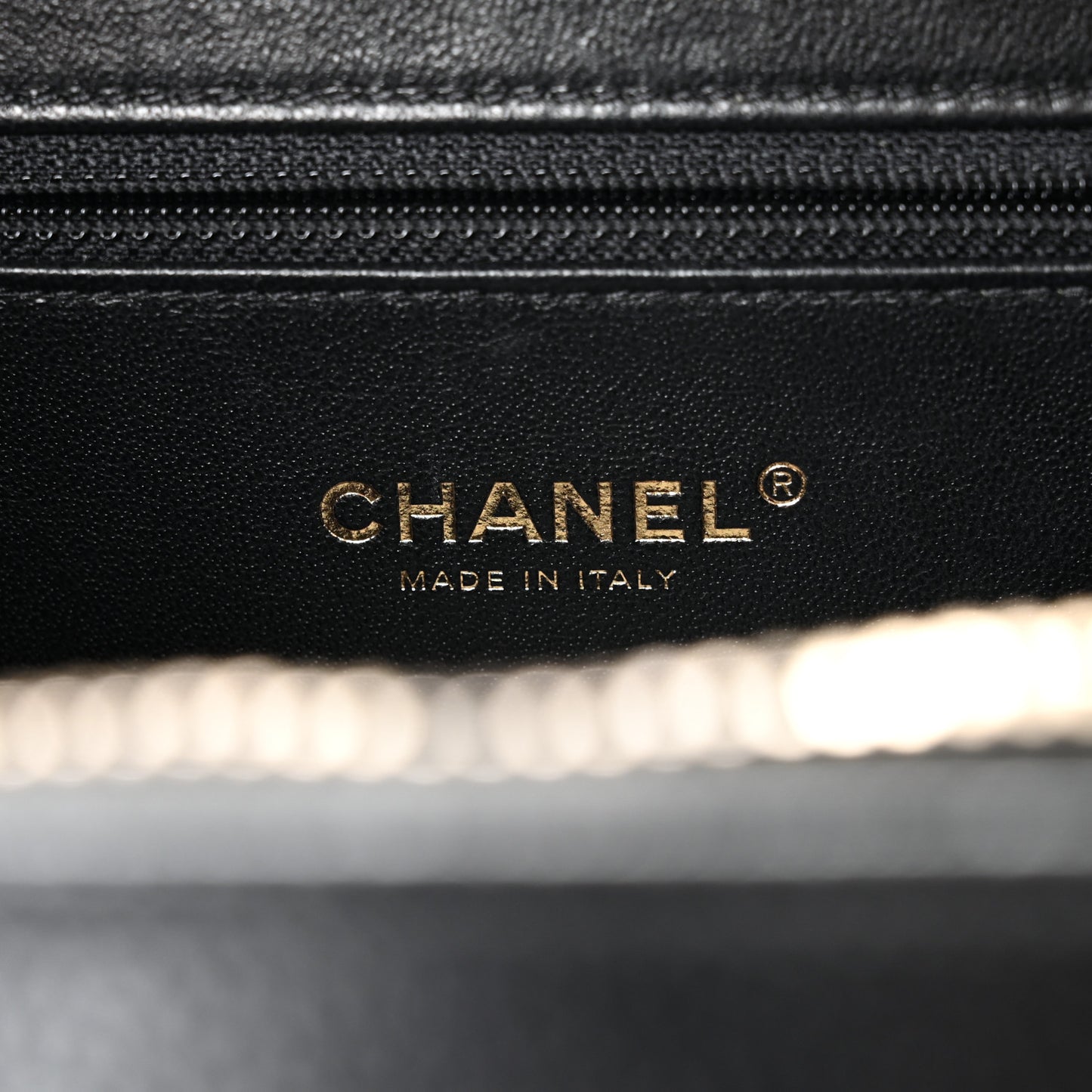 Caviar Quilted Medium CC Filigree Vanity Case Black