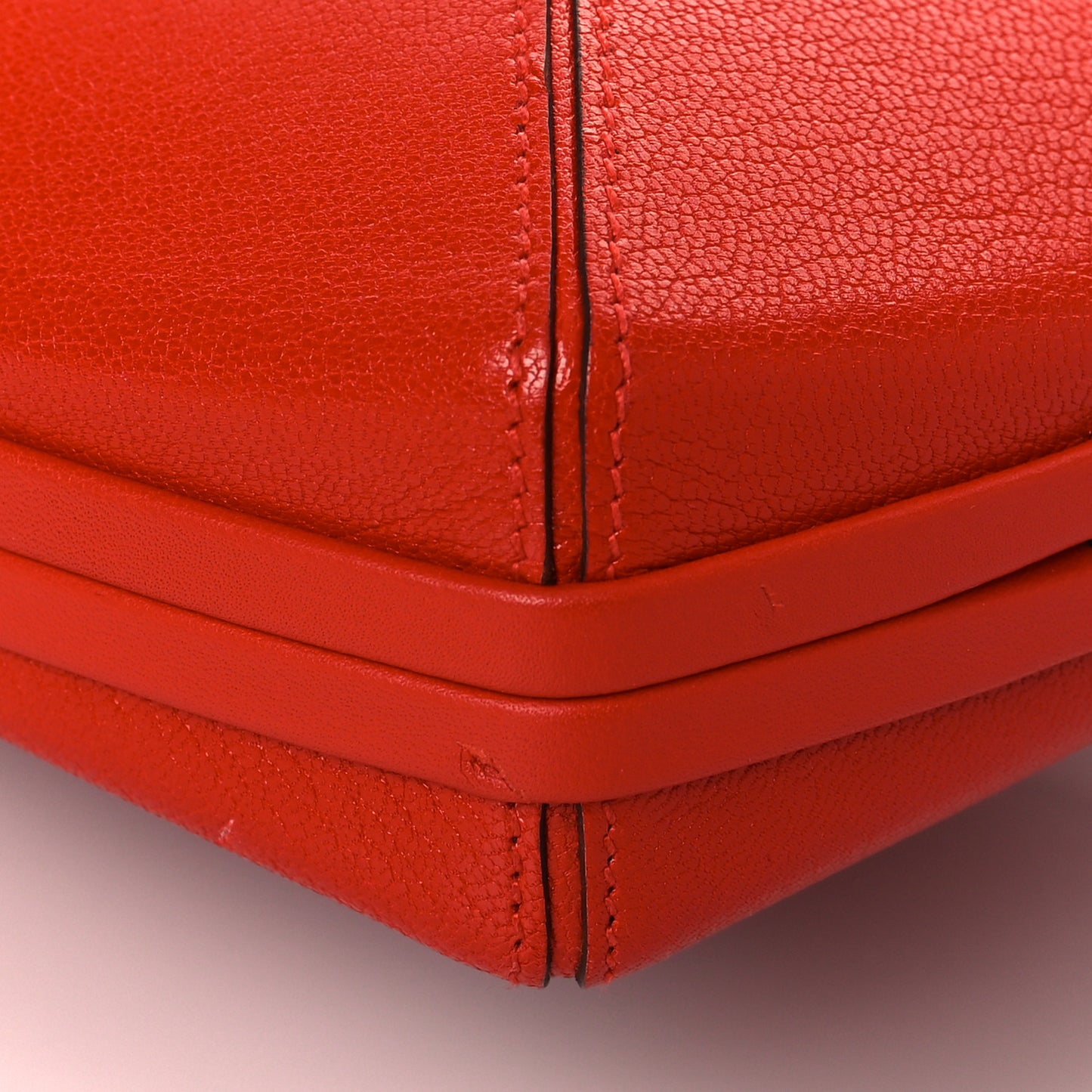 Chevre Chamkila Clou Medor Clutch Rouge De Coeur