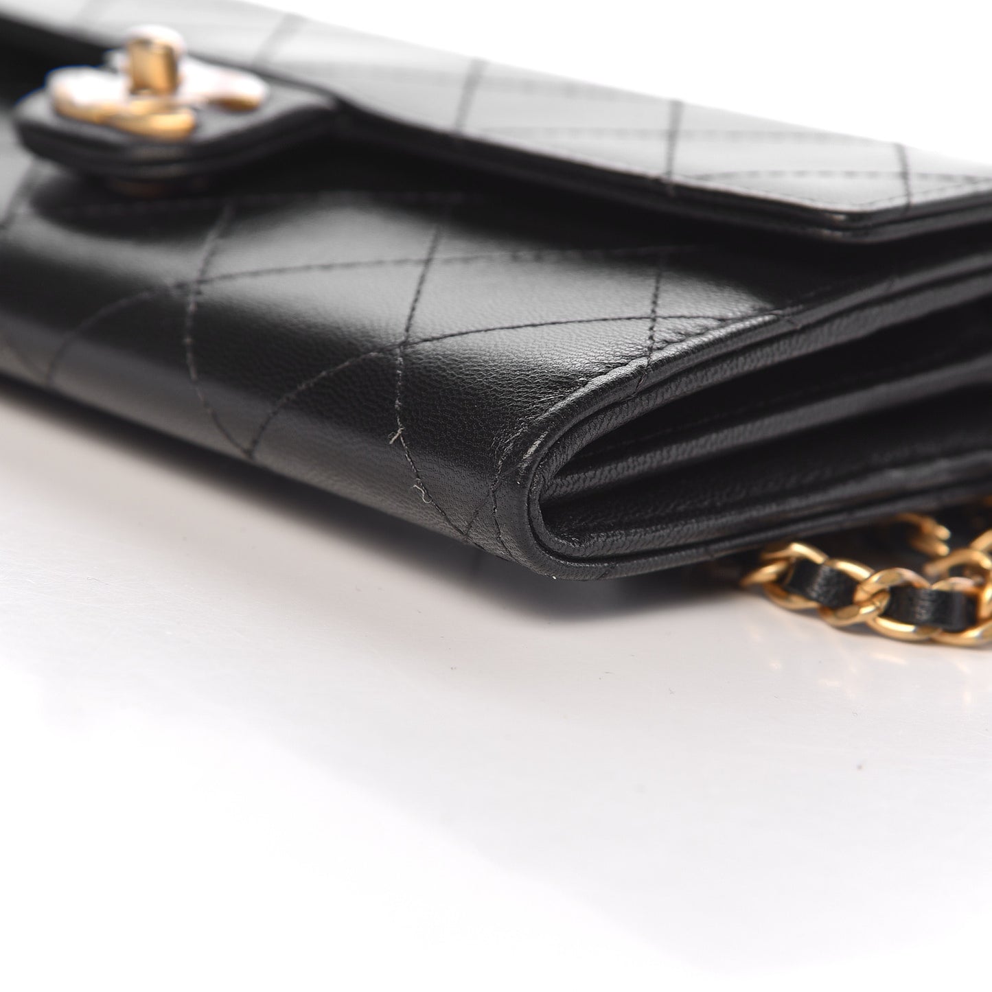 Goatskin Stitched Pearl Clutch With Chain Black