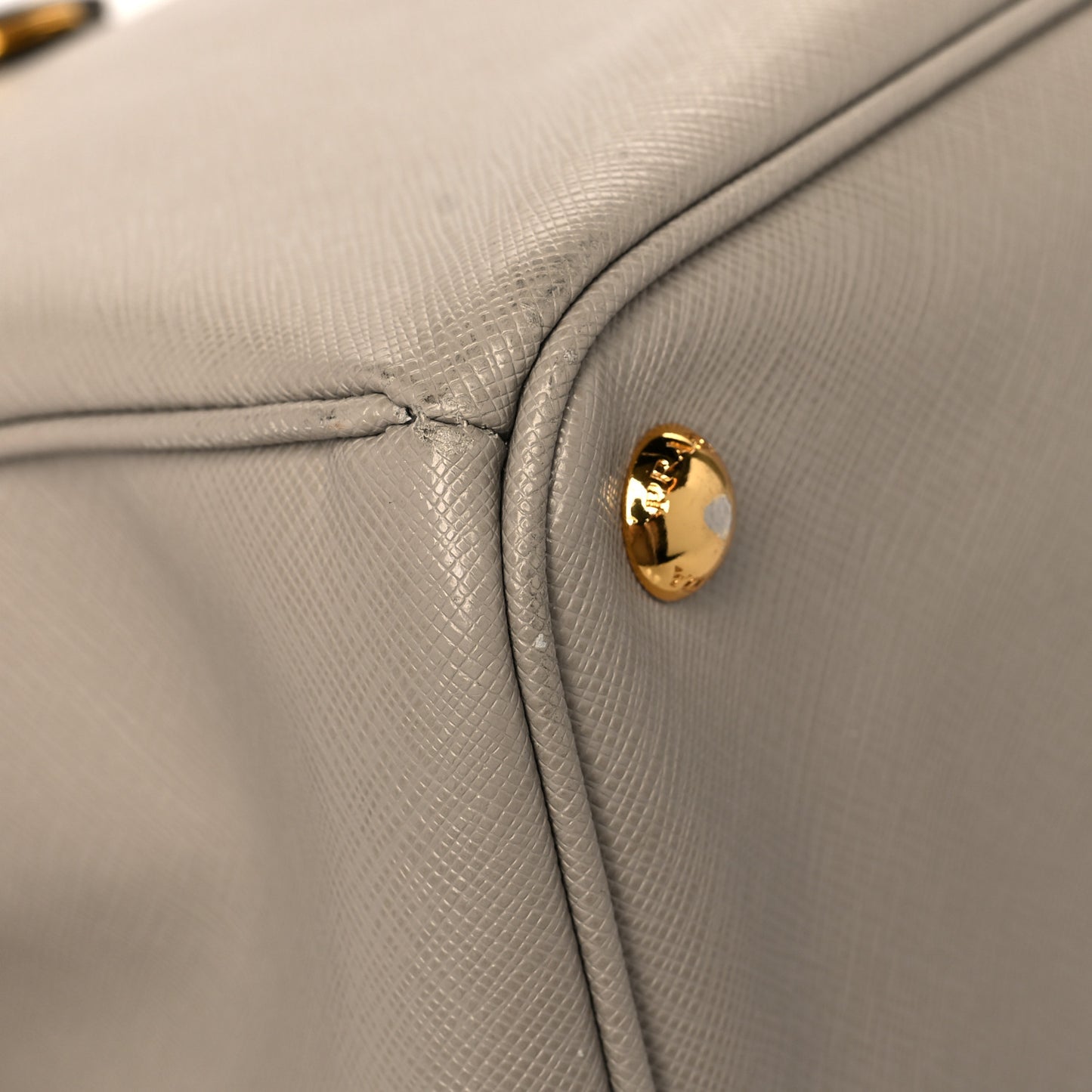 Saffiano Lux Medium Tote Pomice