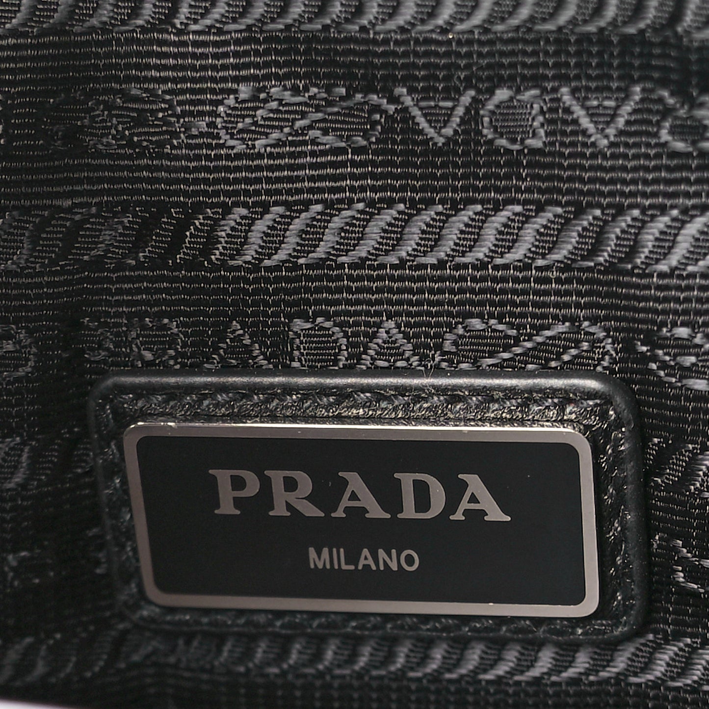 Vitello City Zip Clutch Black
