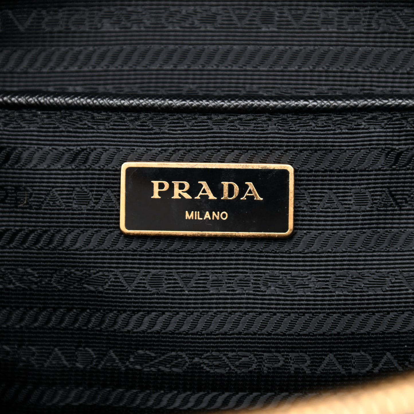 Saffiano Medium Galleria Double Zip Tote Black