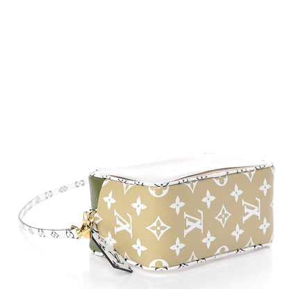 Louis Vuitton Monogram Giant Beach Pouch Kaki 4 of 8