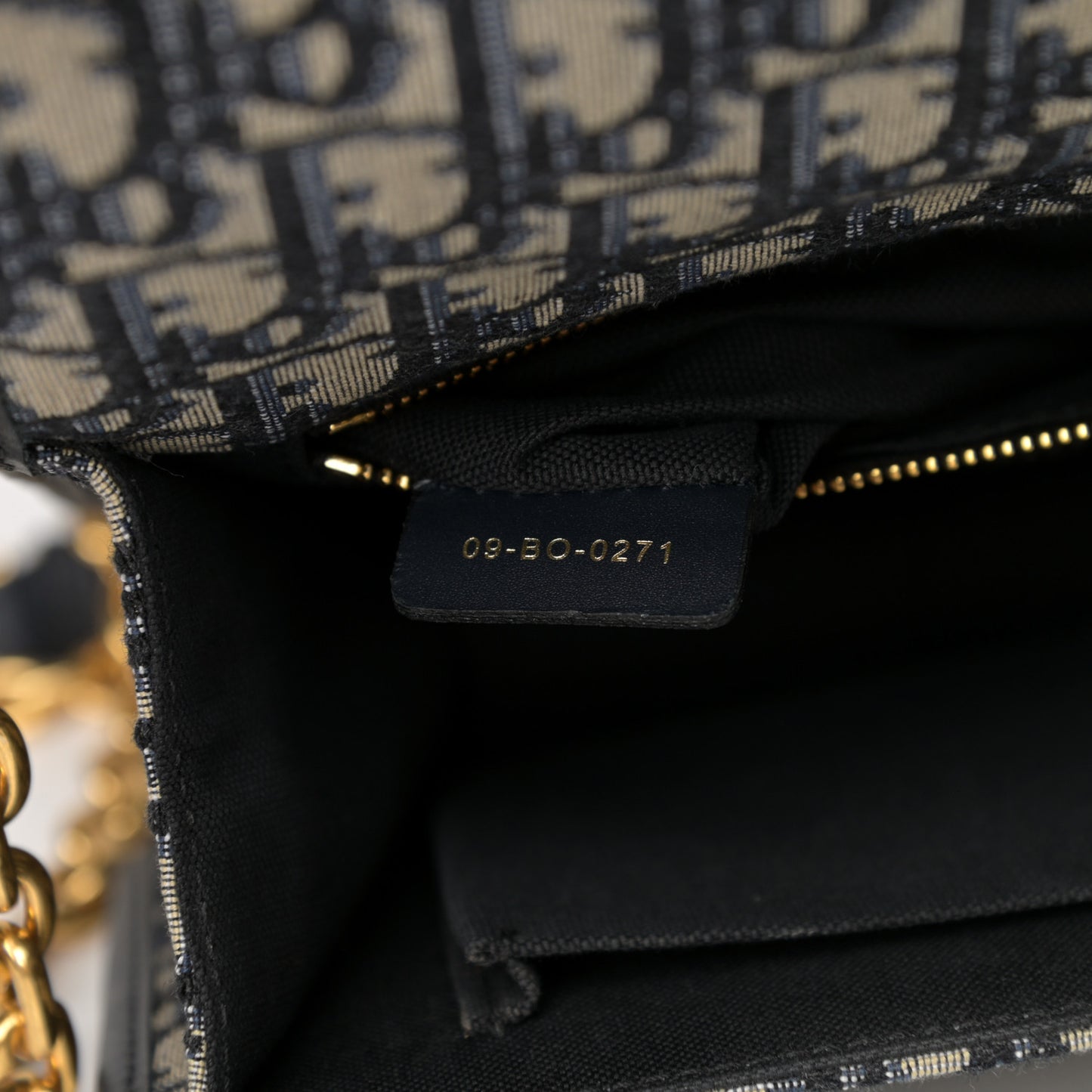 Oblique 30 Montaigne Chain Flap Bag Blue